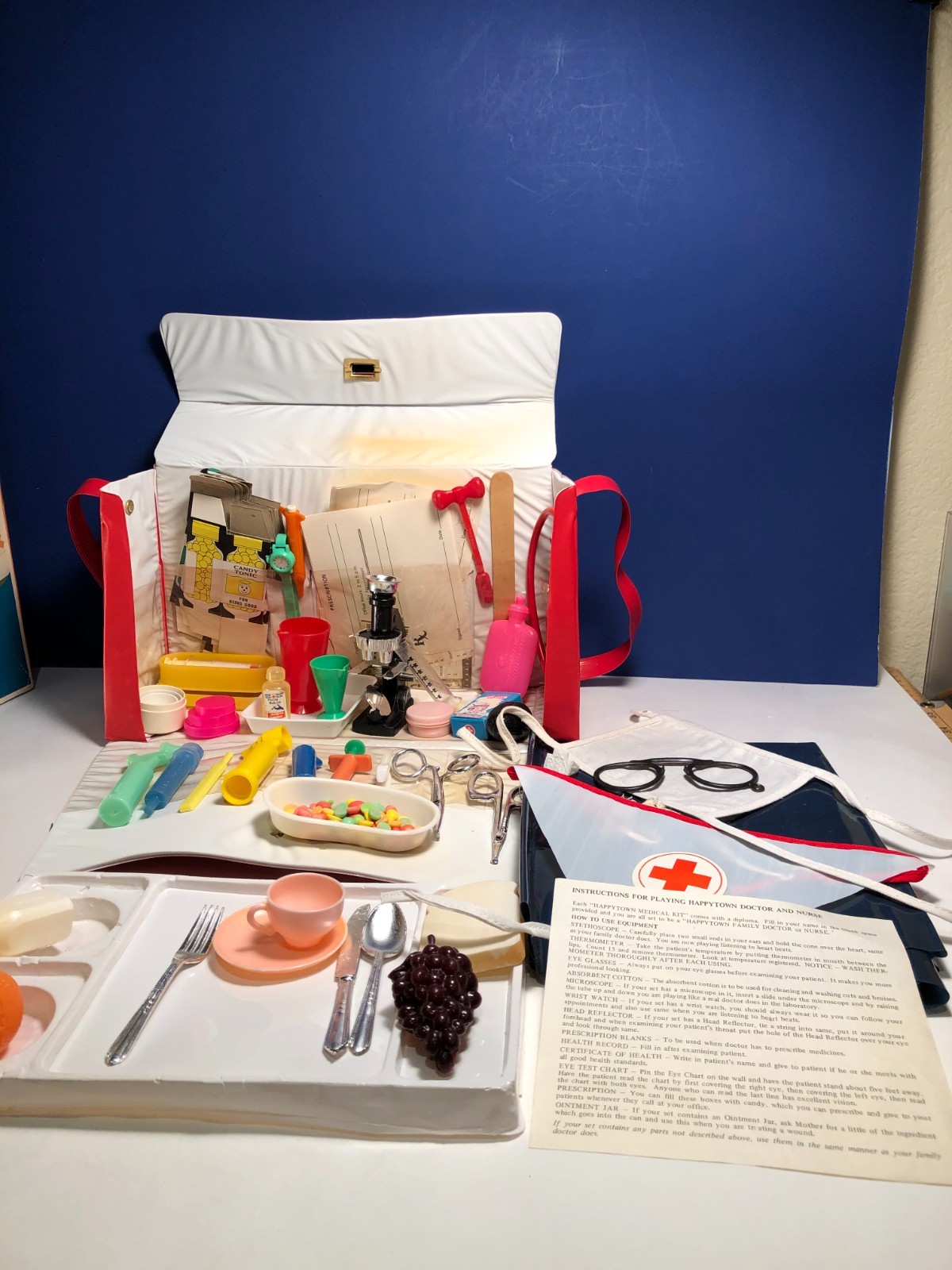 Vintage Sears Little Learners DELUXE NURSE KIT in box Shoulder case & play items