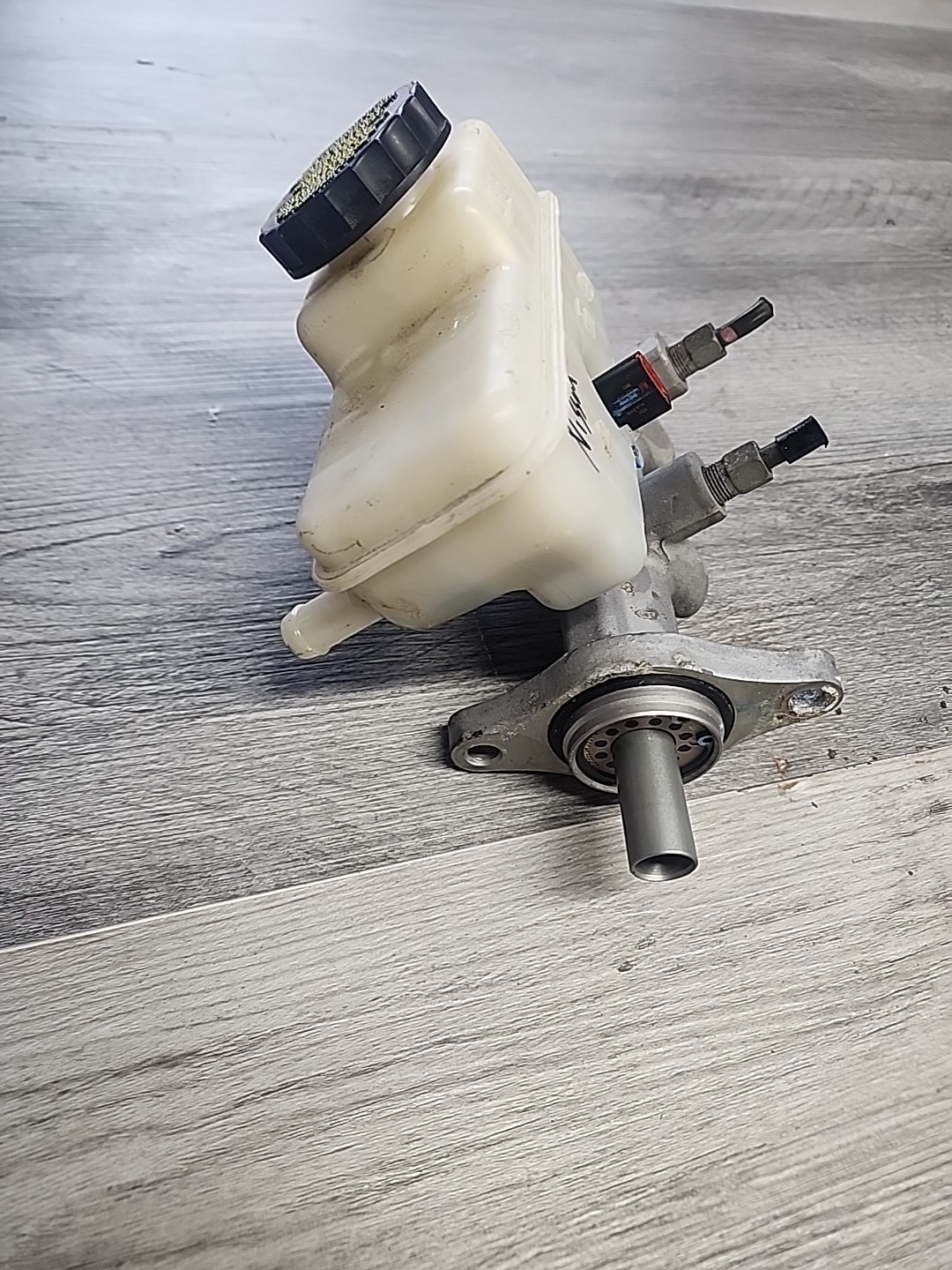 2012 NISSAN FRONTIER Brake Master Cylinder with Reservoir and Sensor