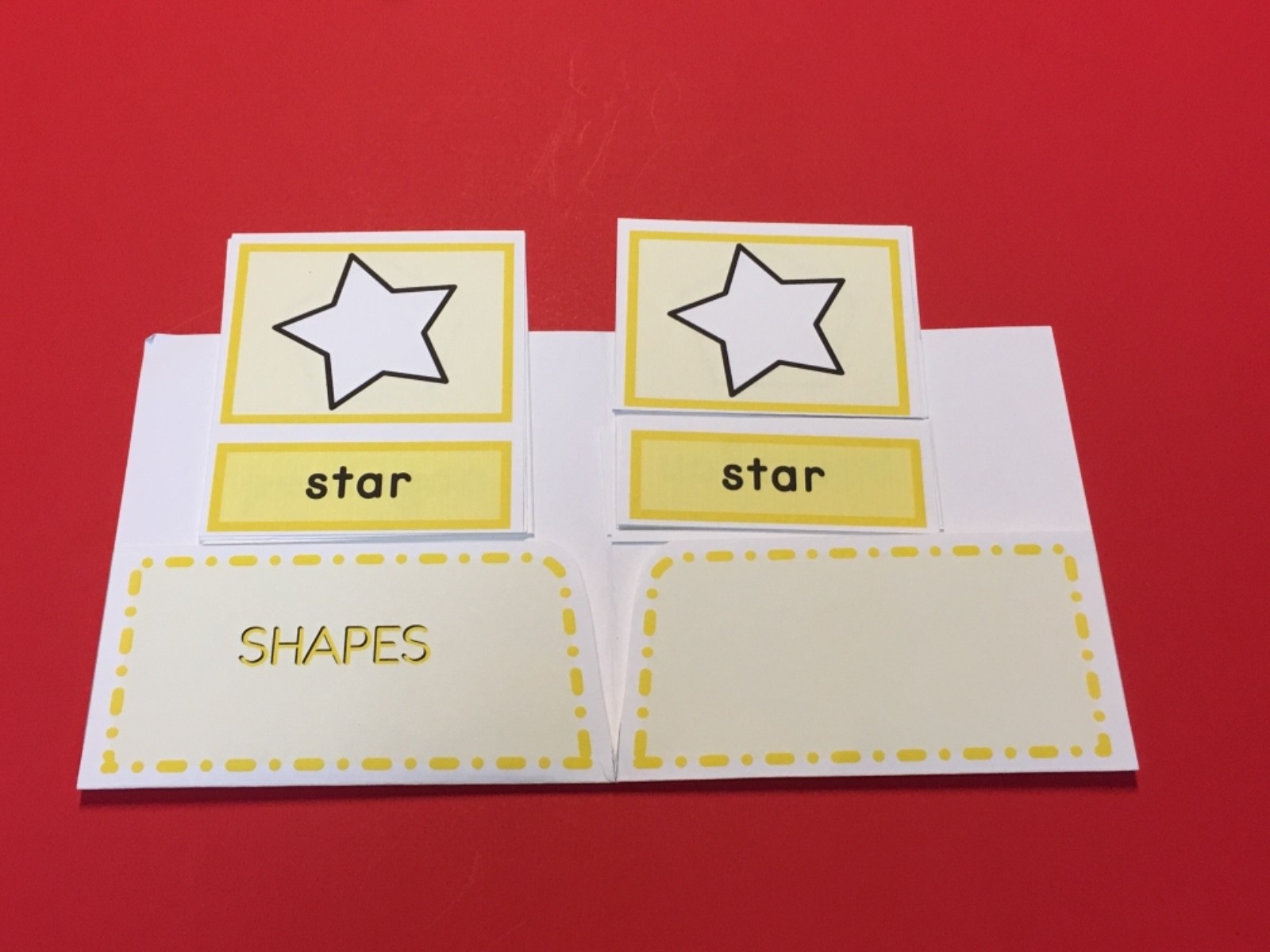 Montessori – Pre-Reading Series – Three Part Cards And Folio – Shapes