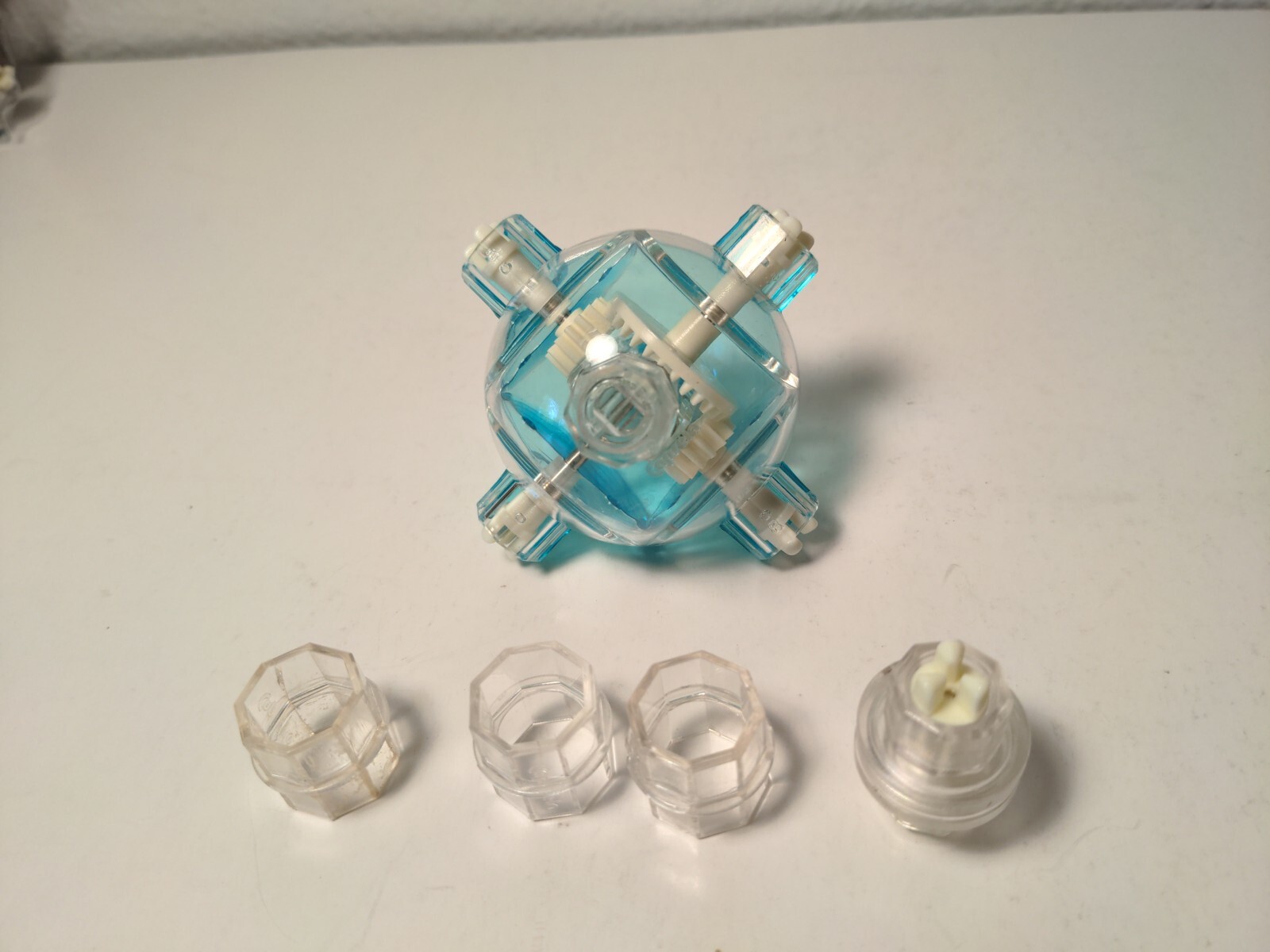 Capsela Parts – Crown Screw Capsule with 3 Connectors & 1 Drive Connect