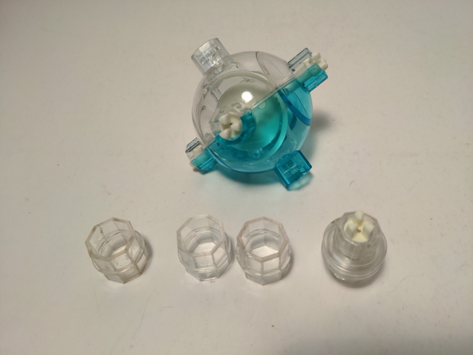 Capsela Parts – Crown Screw Capsule with 3 Connectors & 1 Drive Connect