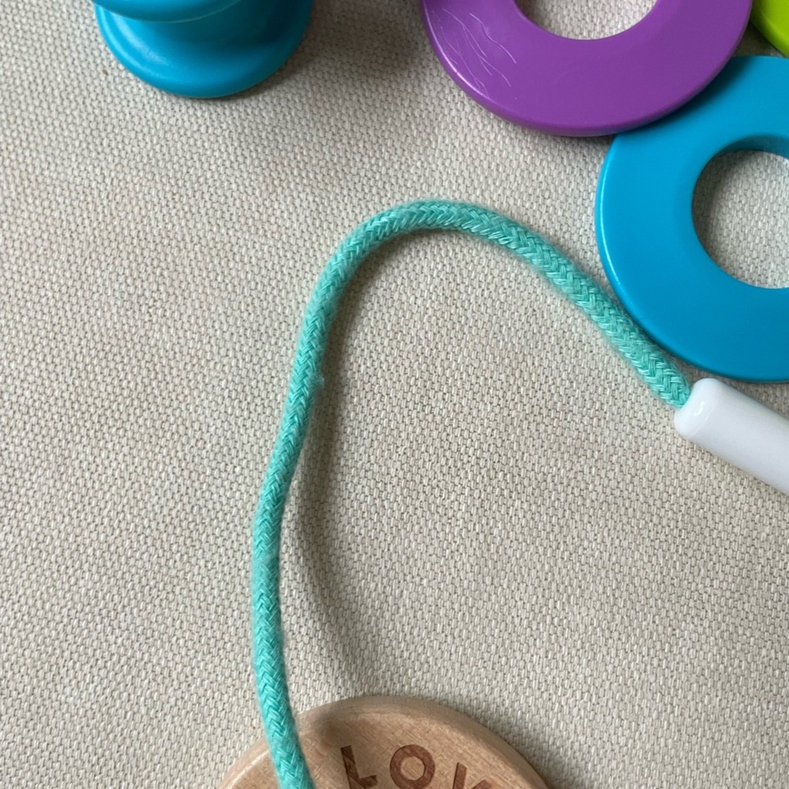 Lovevery Threadable Bead Kit and Drawstring Bag 16-18 months