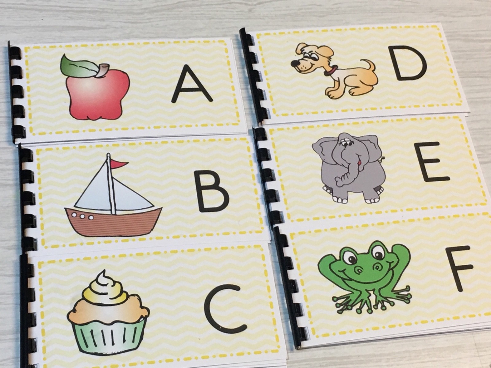 Montessori materials – Pre-Reading Series – 26 Pre-reading Alphabet Booklets