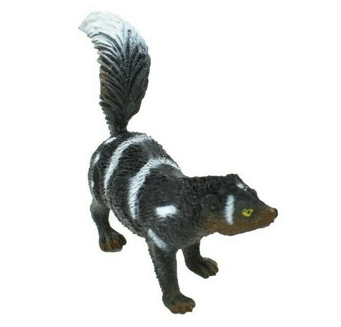 Skunk Striped 3 1/2-inch plastic Replica – F328 B112