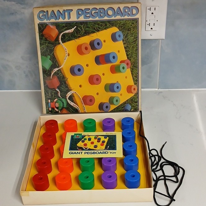 Discovery Toys Giant Pegboard Toy MPN 165 From 18 Months Multicolor Vintage