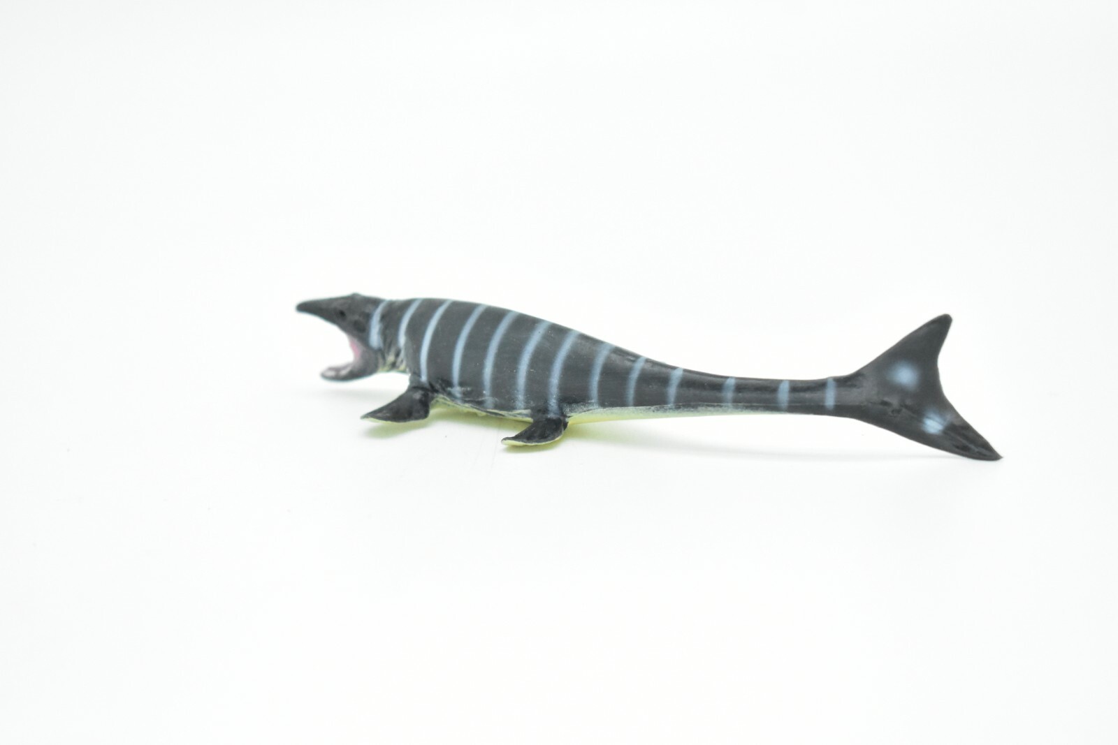 Mosasaurus Dinosaur, Very Nice Rubber Replica 4″ F8112-B117