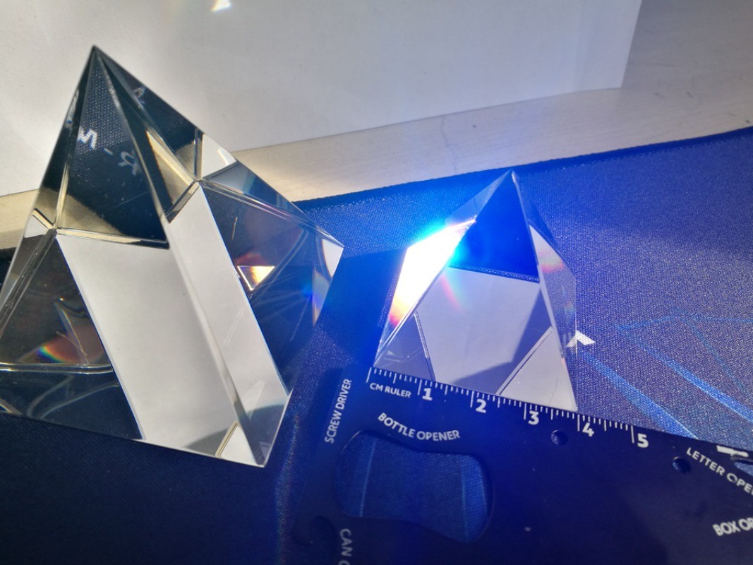 1PC Rainbow Optical Glass Crystal Pyramid Prism f Science Survey Light Spectrum