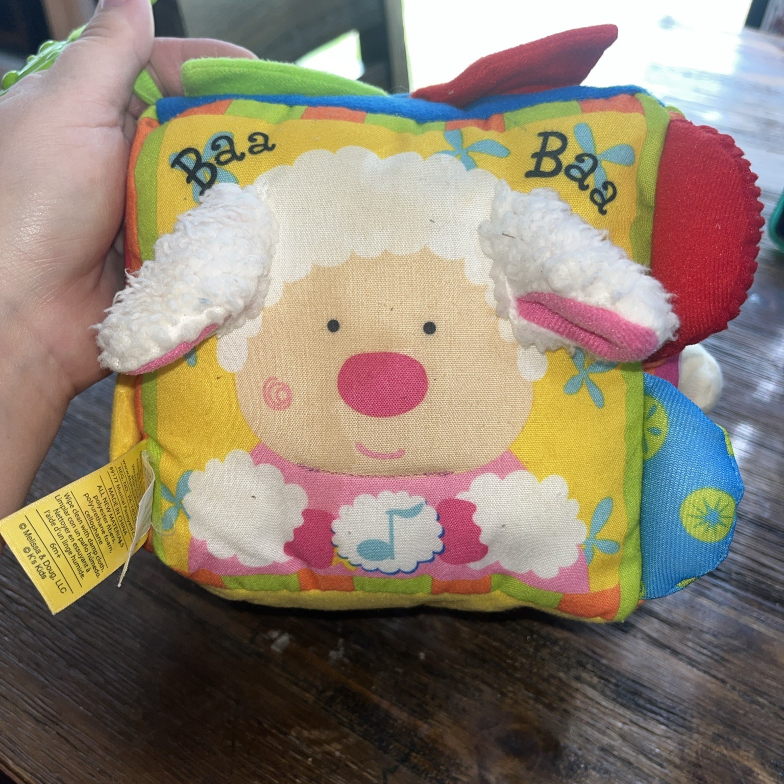 Melissa & Doug Musical Farmyard crinkle Cube