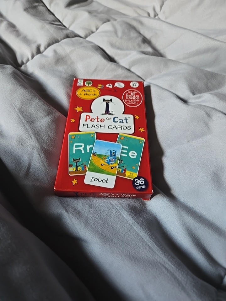 PETE THE CAT ABC’s & WORDS, Learning Flash Cards – Ages 3+