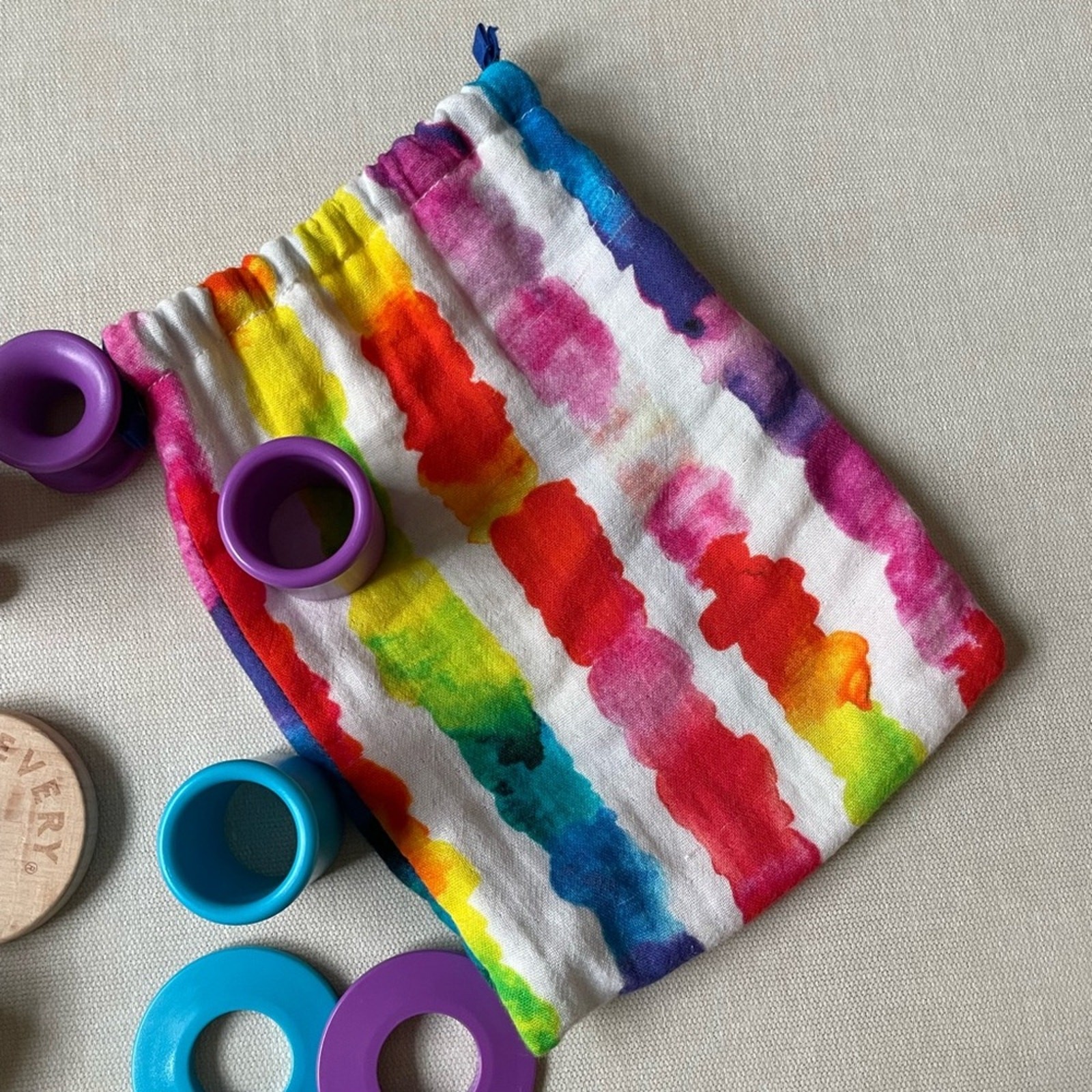 Lovevery Threadable Bead Kit and Drawstring Bag 16-18 months