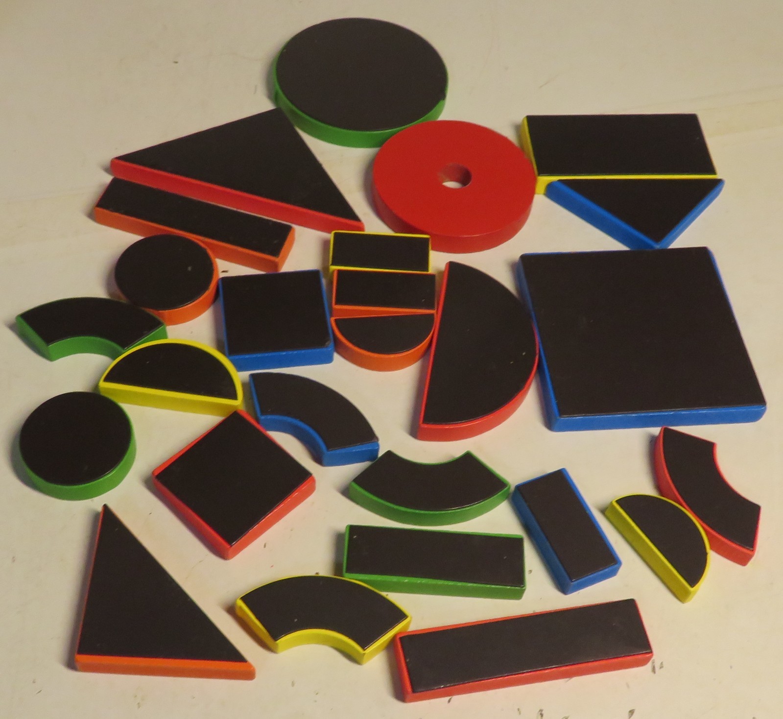 26 pc Wooden Magnetic Pattern Block Puzzle Set Tangram Shape Pattern Blocks Wood