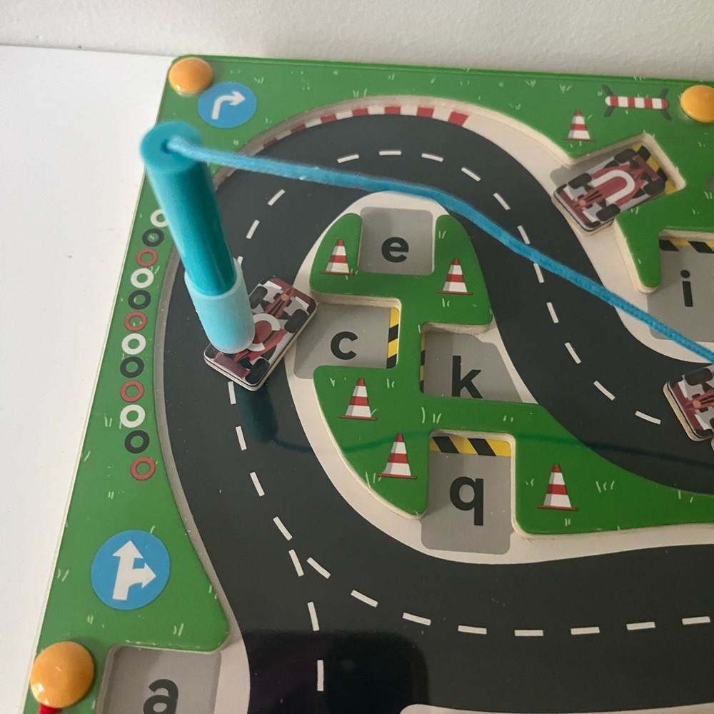 Magnetic Wand Wooden ABC Maze Racing Board Learning Toy NEW Green Racetrack Cars