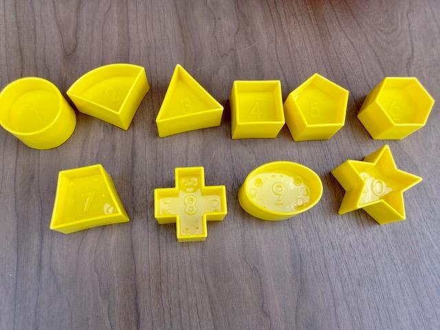 TUPPERWARE TUPPERTOYS SHAPE-0 TOY SORTER RED & BLUE YELLOW SHAPES