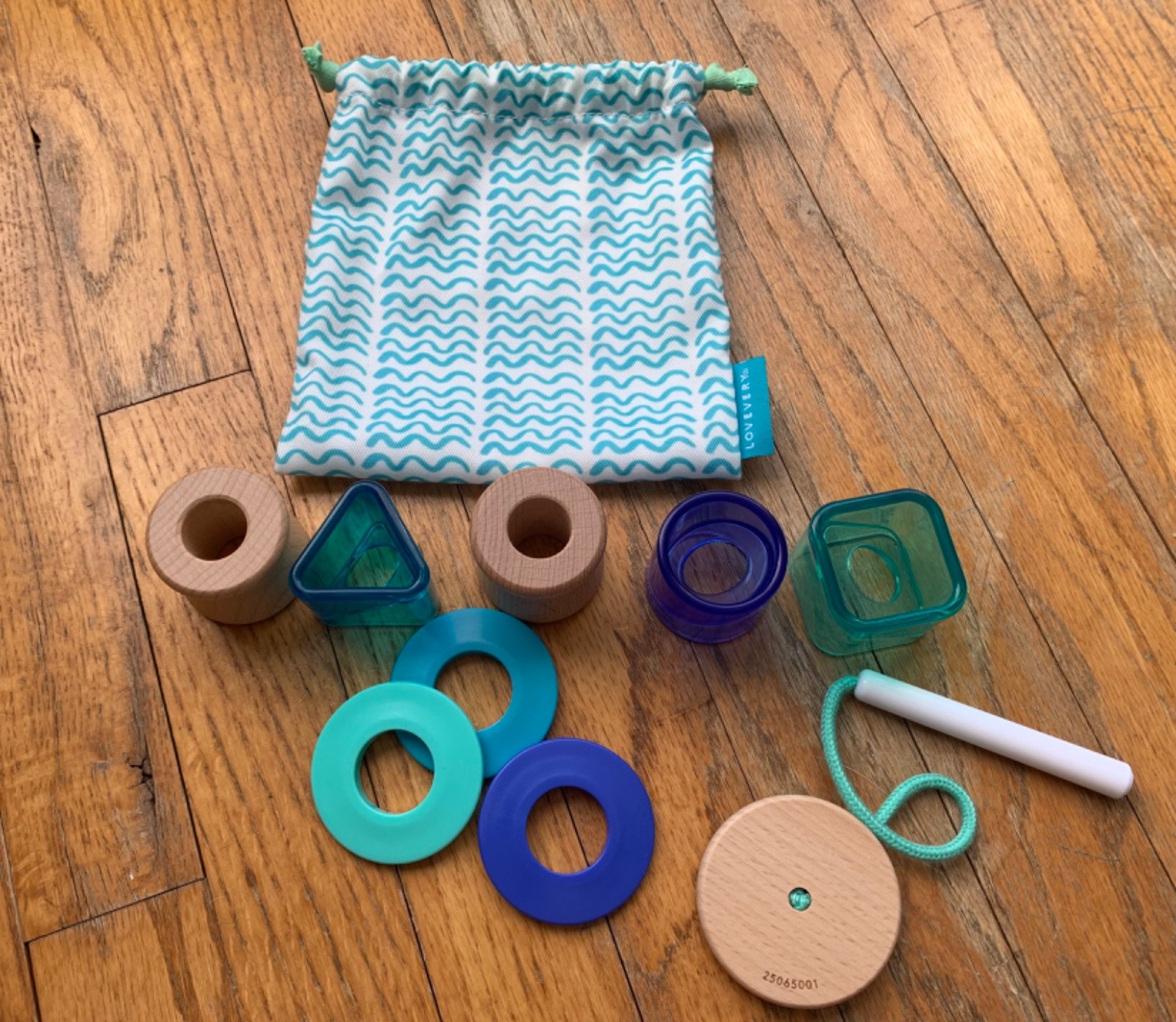 Lovevery Threadable Bead Kit & Drawstring Bag [Adventurer 16-18 Months]