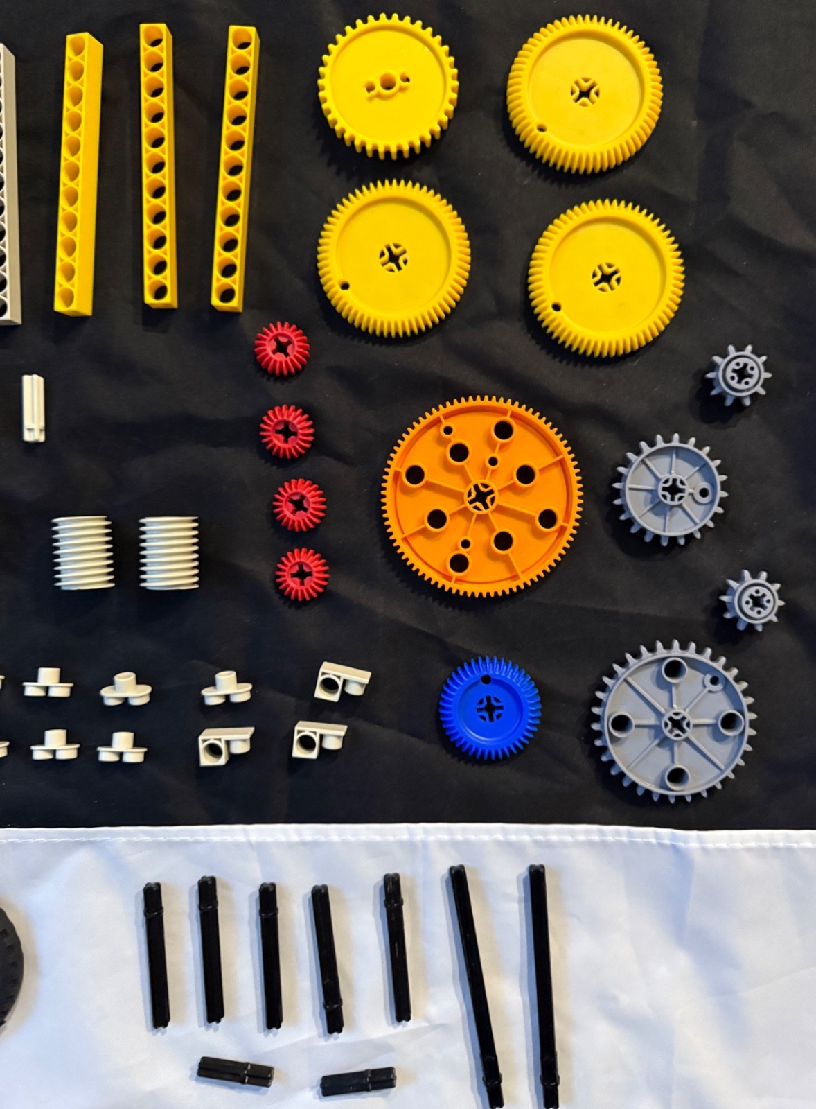 Thames & Kosmos Educational Science 75 Pieces Parts Gears Wheels Building Piece
