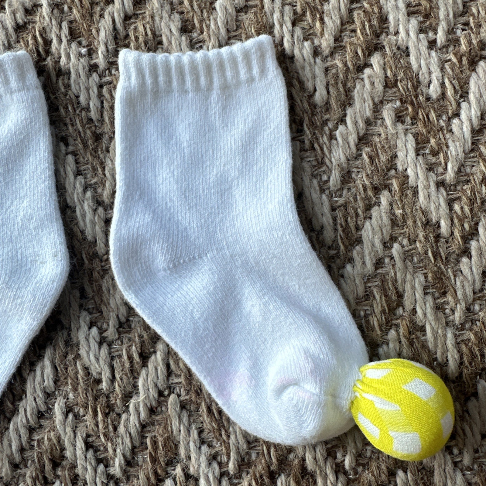 Lovevery Rattle Play Socks The Senser 5-6 Months Infant Sensory Toy Feet Finder