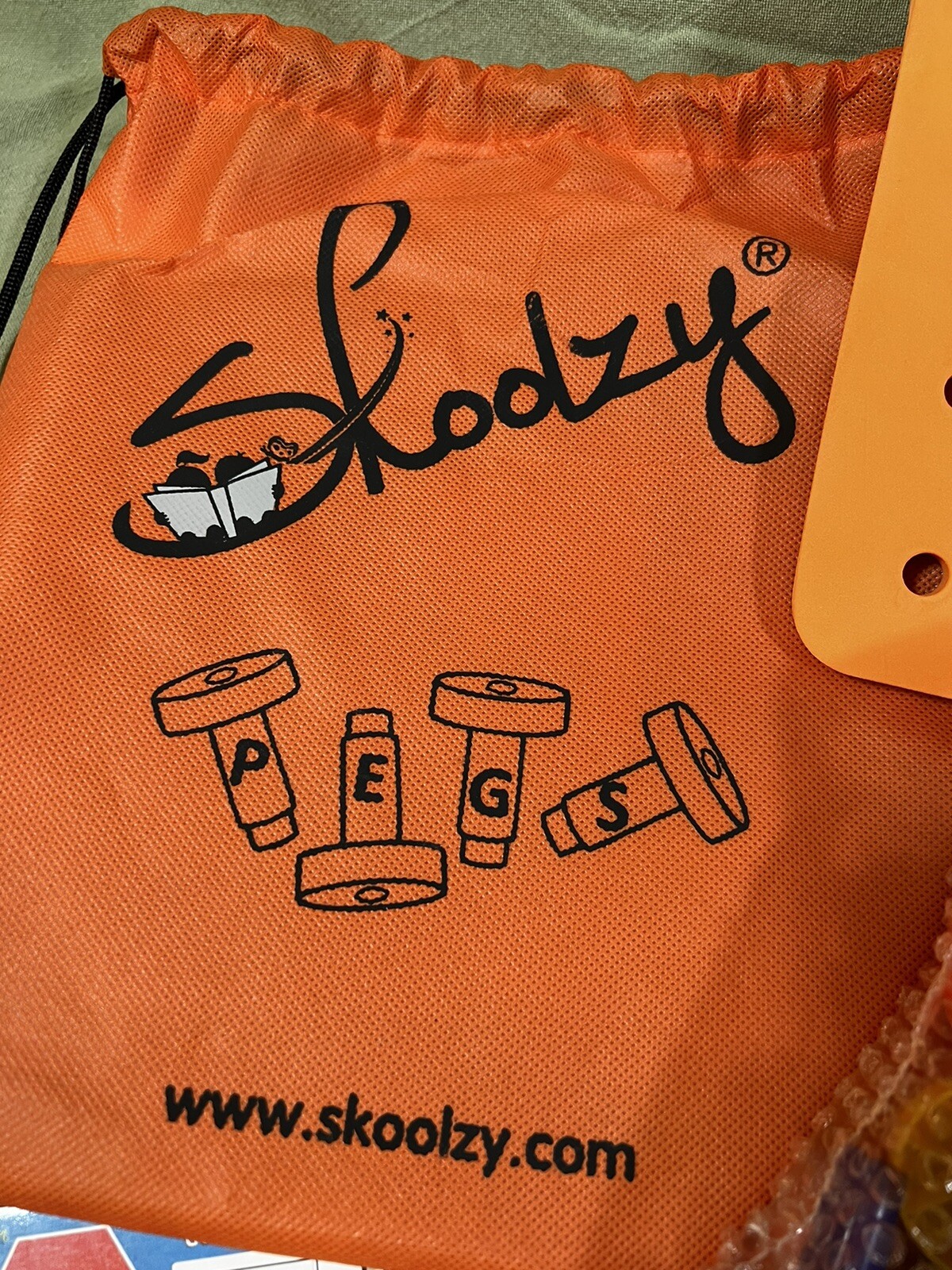 New SKOOLZY Pegboard Nuts And Bolts Shapes Set For Teaching