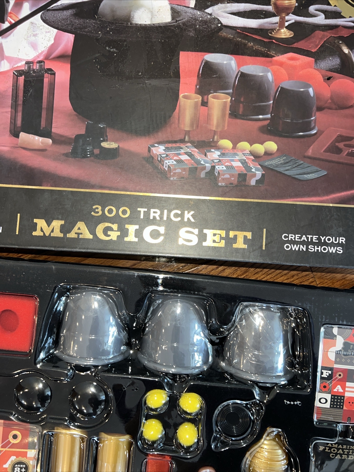 ***NEW OPENED BOX*** FAO Schwarz Ultimate Magic 28 pcs Set with 300 Tricks 🔥