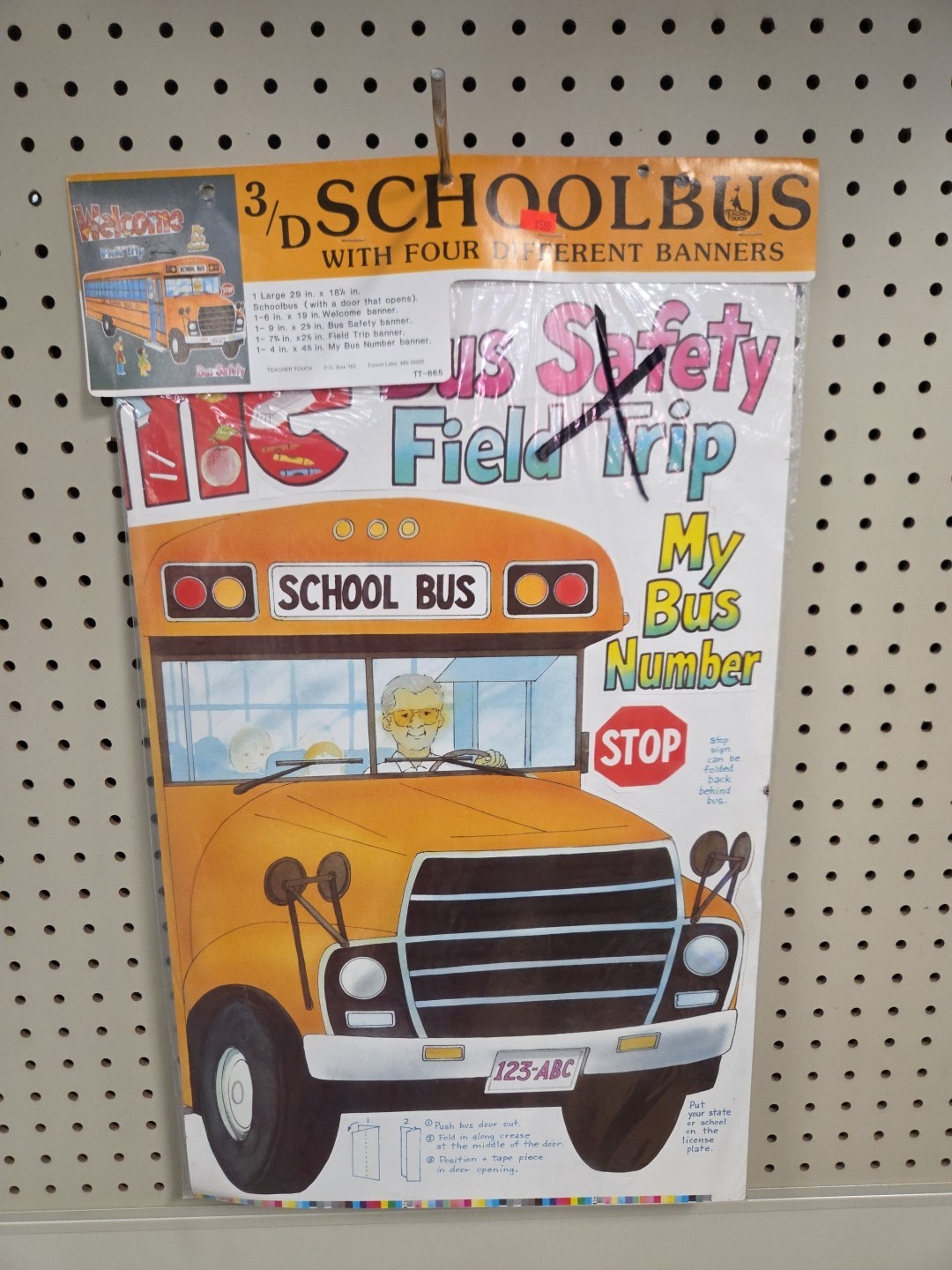 Vintage 3D SCHOOLBUS With Four Banners By Teacher Touch