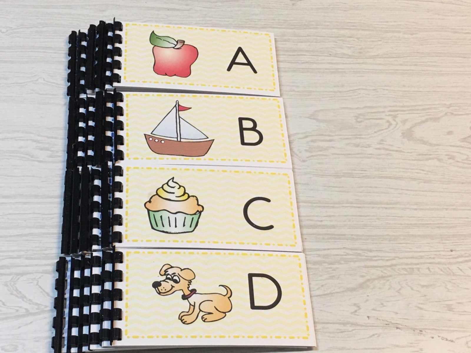 Montessori materials – Pre-Reading Series – 26 Pre-reading Alphabet Booklets