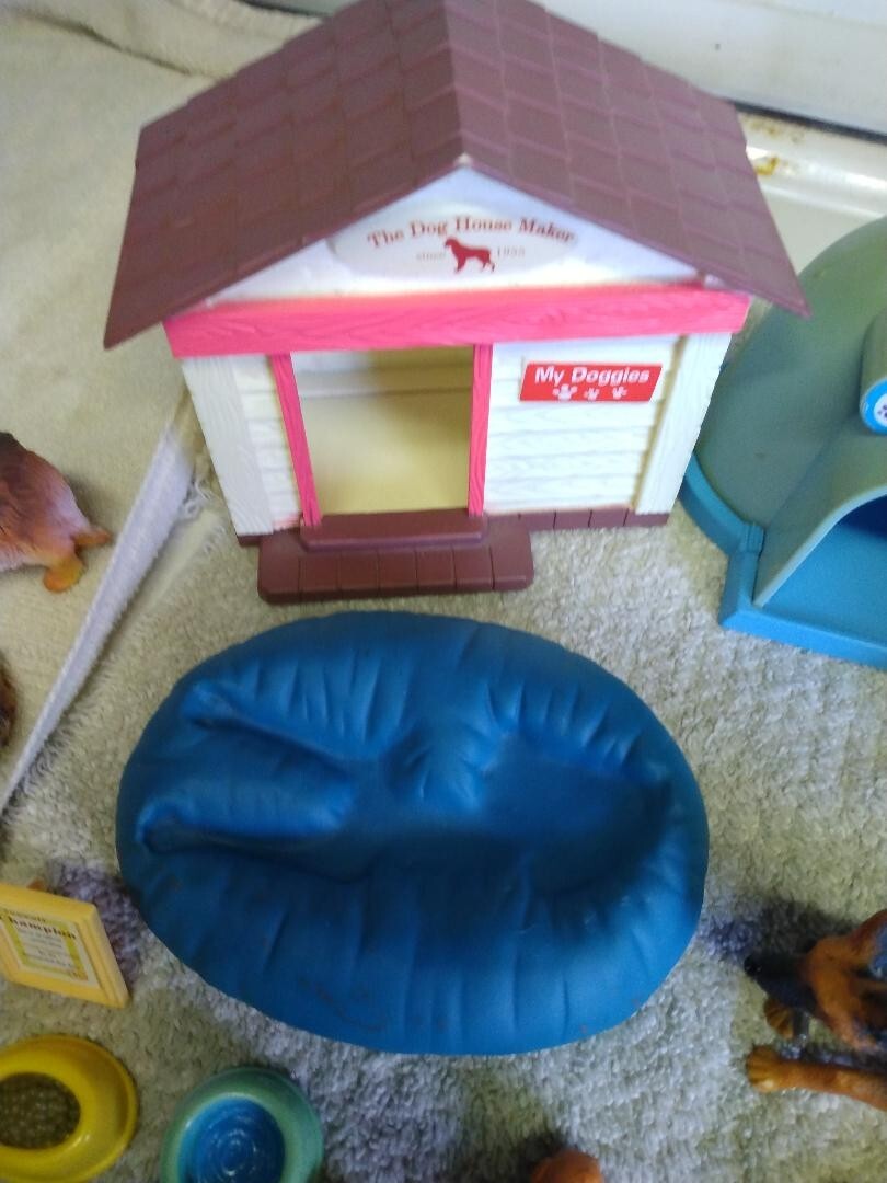 Constructive Playthings Dog Show Figure Incomplete Set with Additional Features