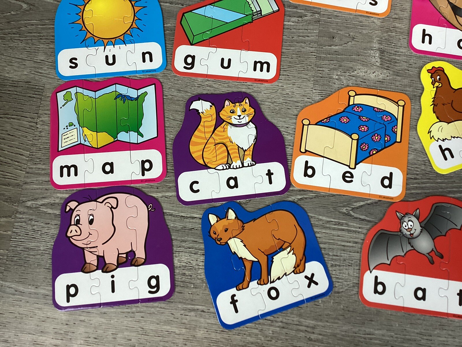 LAKESHORE JJ466 WORD BUILDING PUZZLES 3 LETTER 16 PUZZLE Complete Center Game