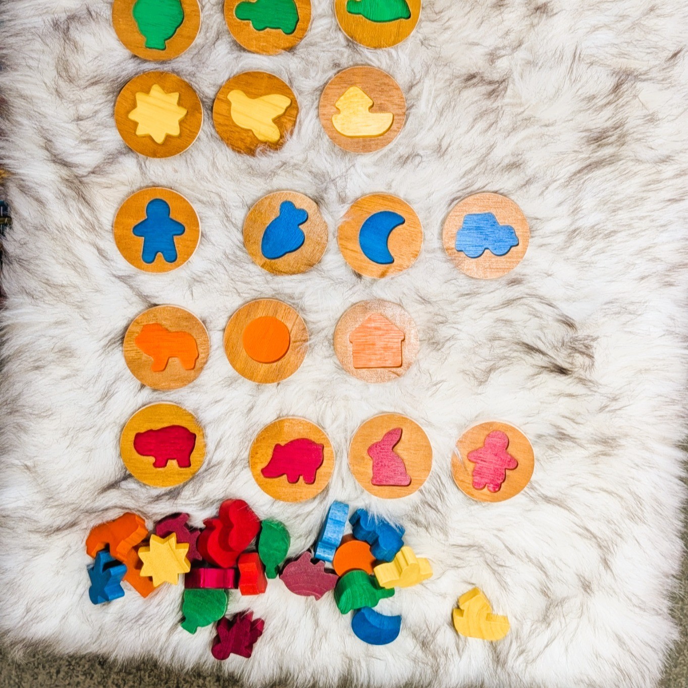 Guidecraft 3D Feel & Find World Icons Game Wood Tiles Eye/Hand Coordination