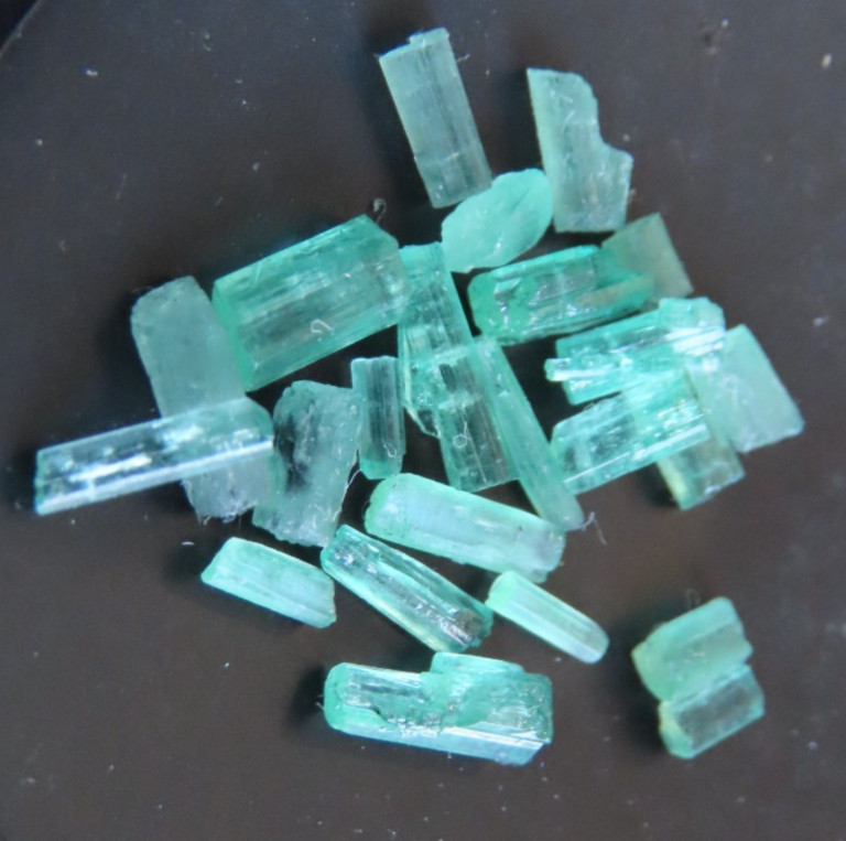 Colombian Natural Emeralds 5 QTS, Loose Tubulars (Canutillas)