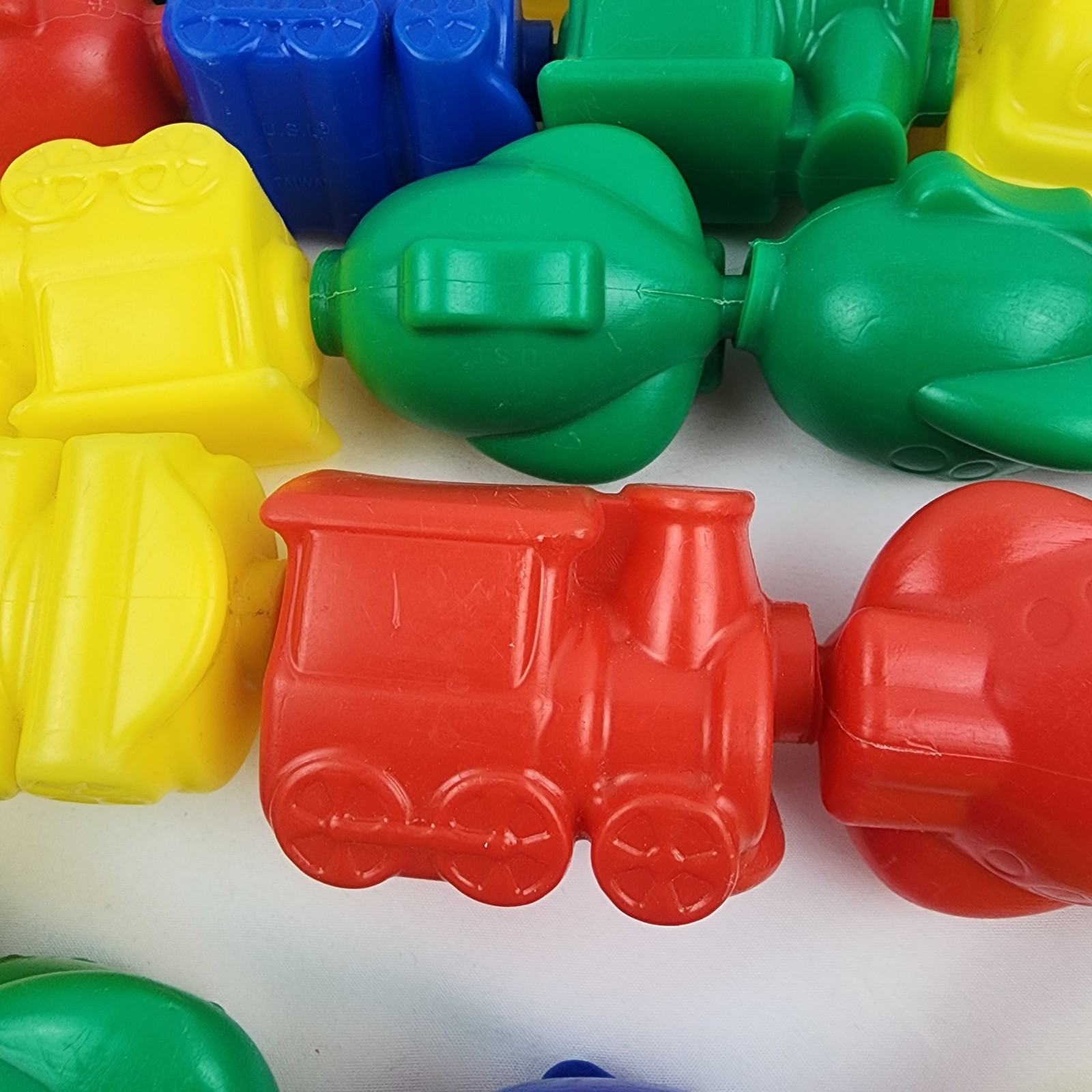 21 Vtg Blowmold Snap Lock Pop Beads Baby Toy Boat Train Submarine Taiwan