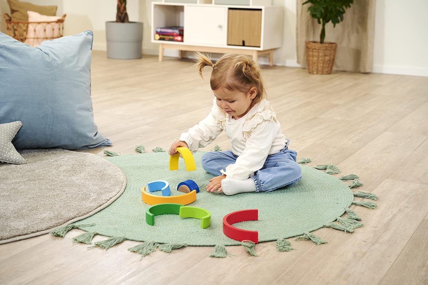 Eichhorn – Rainbow Sorting and Stacking Toy in Colourful Colours, 8 Pieces, 17.5