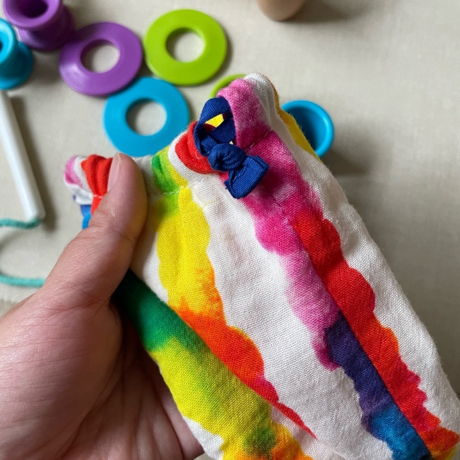 Lovevery Threadable Bead Kit and Drawstring Bag 16-18 months