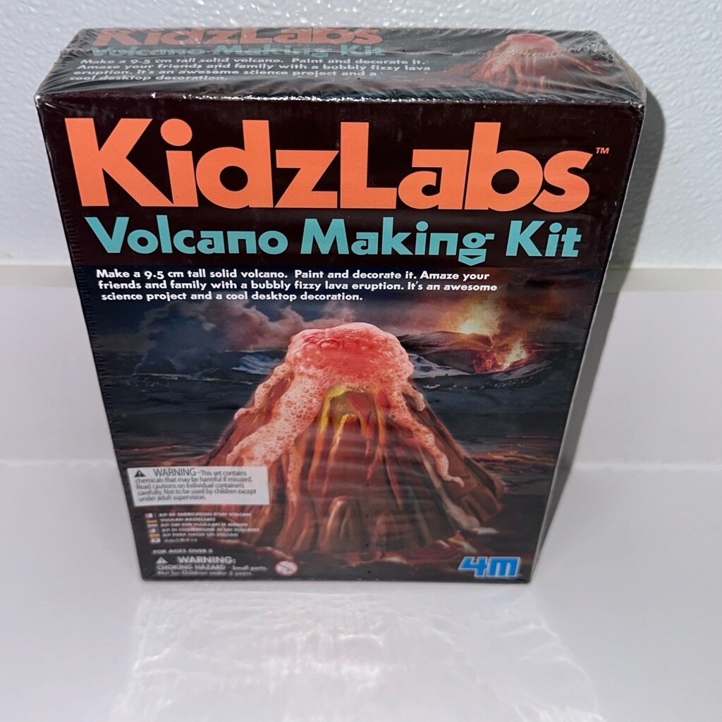 SEALED! New in box!! Kidz Labs Volcano Making Kit Science Project Decor 2015 4M