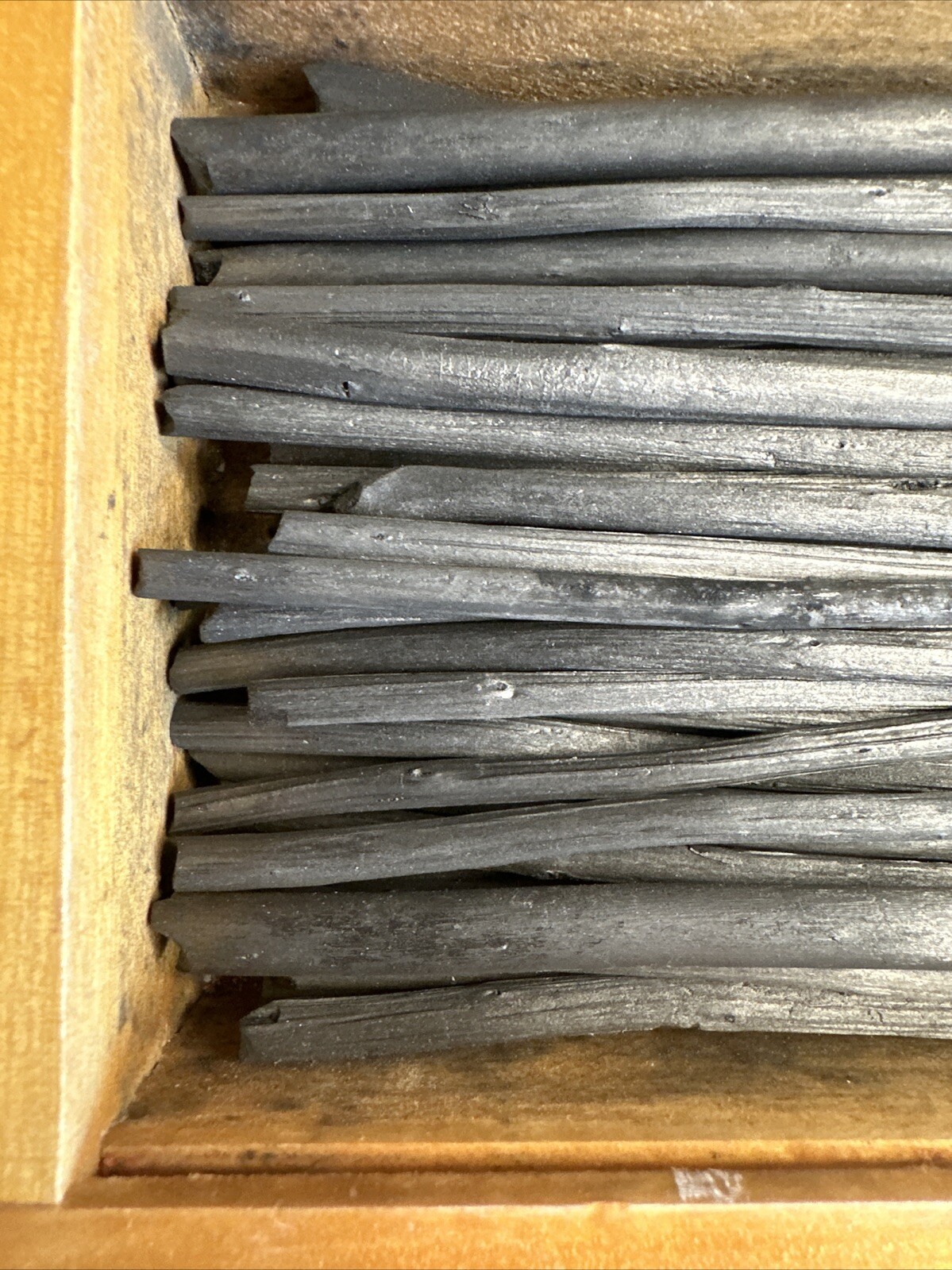 Yarka Willow 50 Medium Soft Thin Round Natural Charcoal Sticks Wood Box Vintage