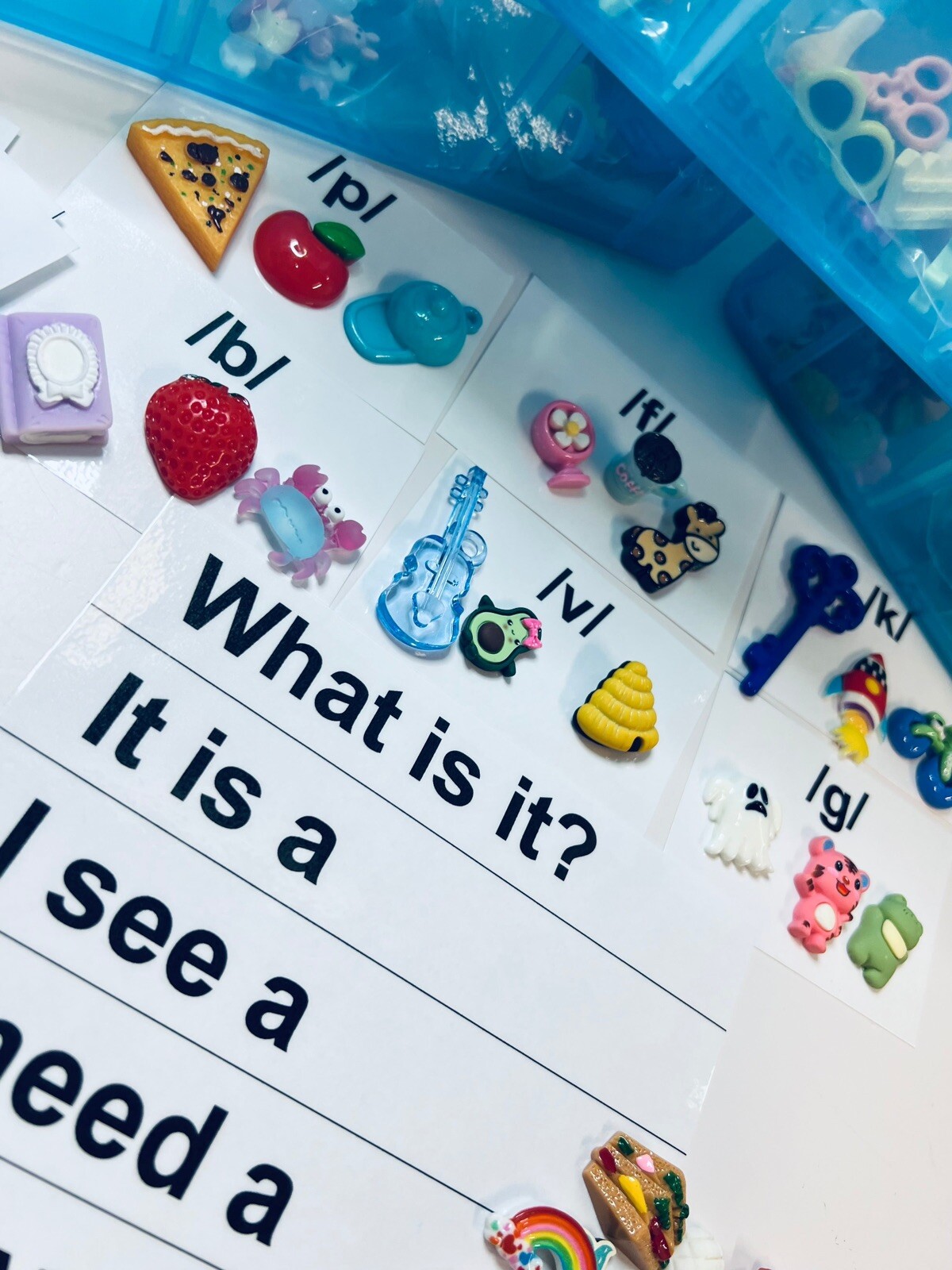 Say and Play Mini Objects Speech Therapy portable Set – trinkets For Sounds