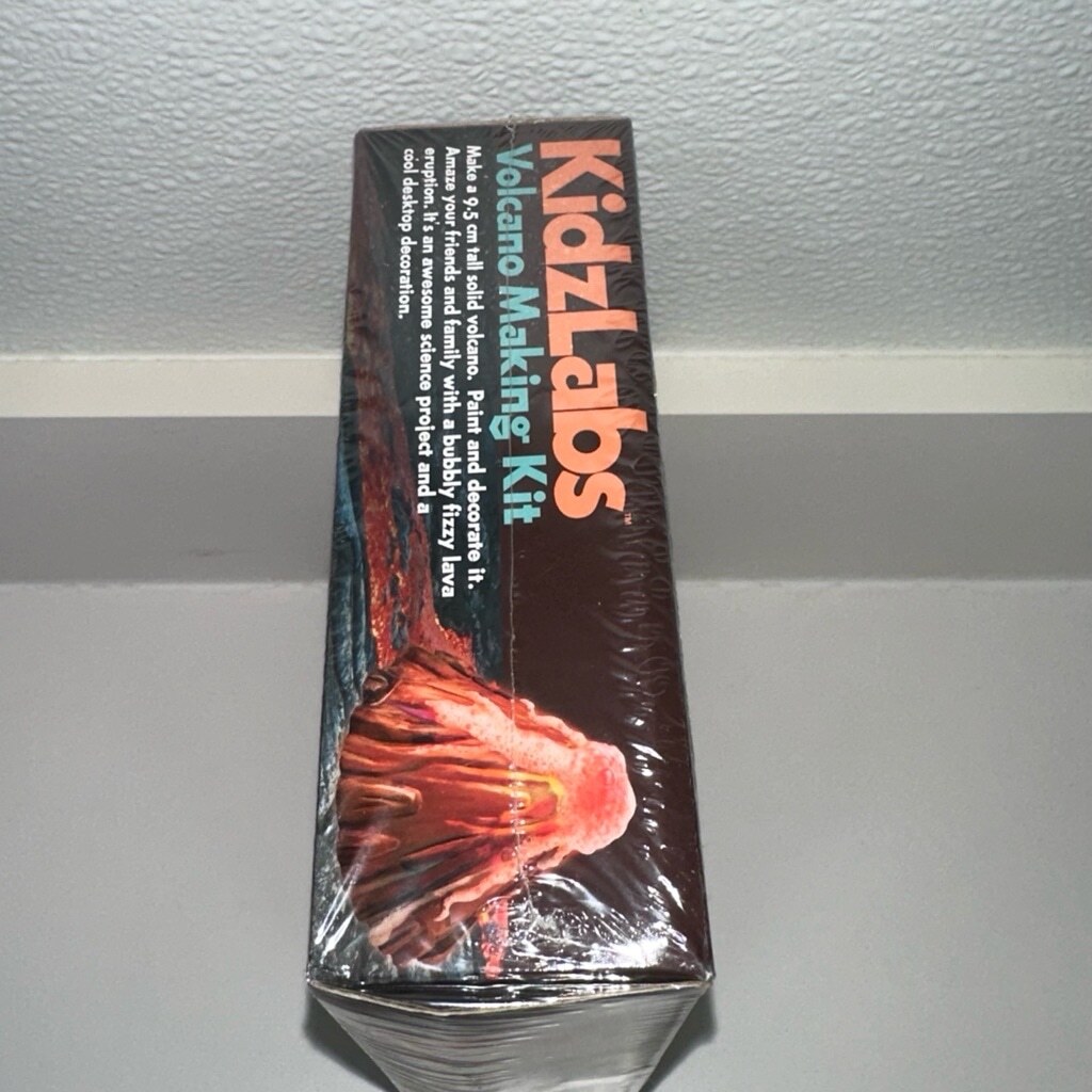 SEALED! New in box!! Kidz Labs Volcano Making Kit Science Project Decor 2015 4M