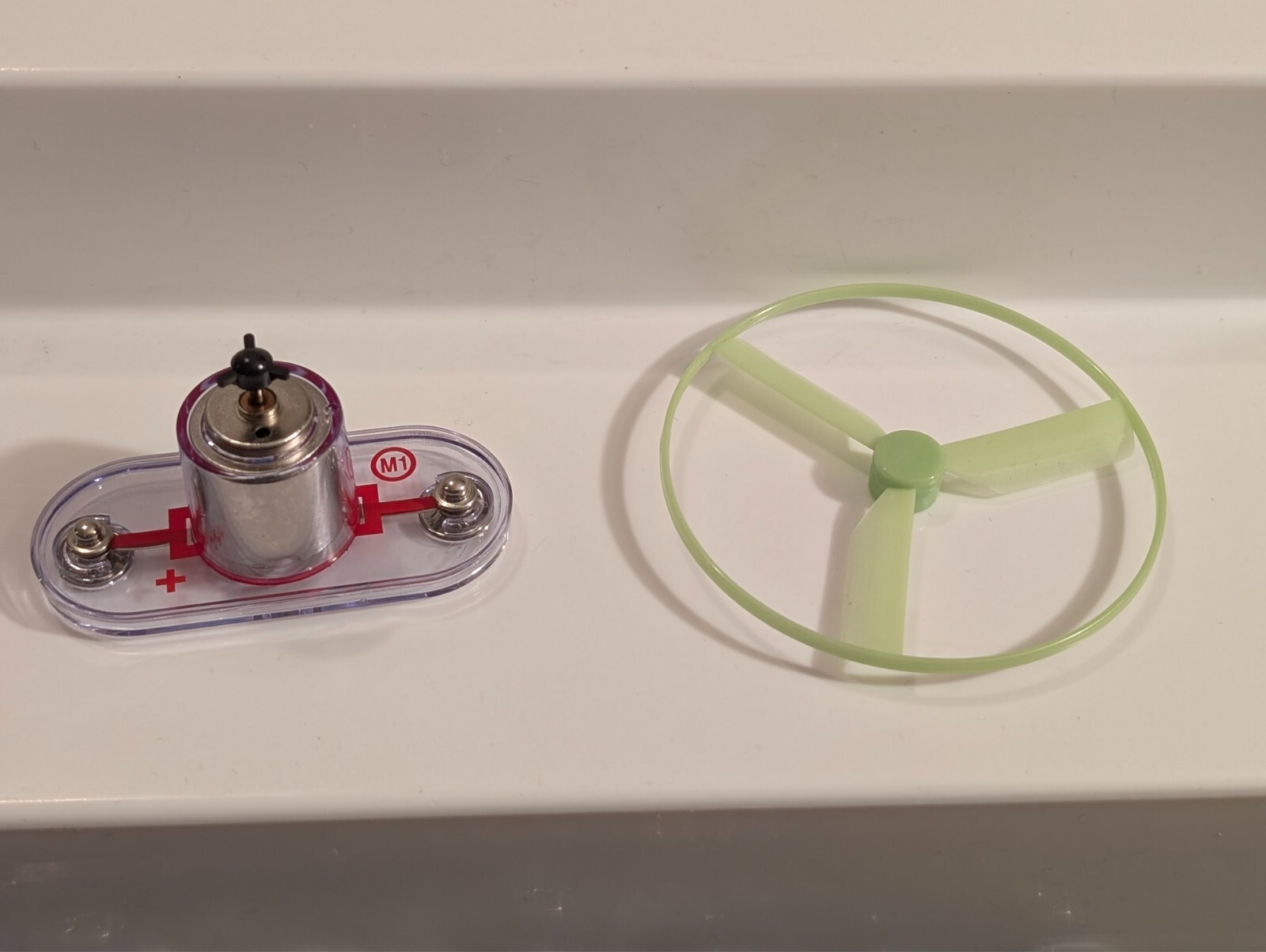 ELENCO Snap Circuits Replacement Part: M1 Motor with Glow Fan, 6SCM1