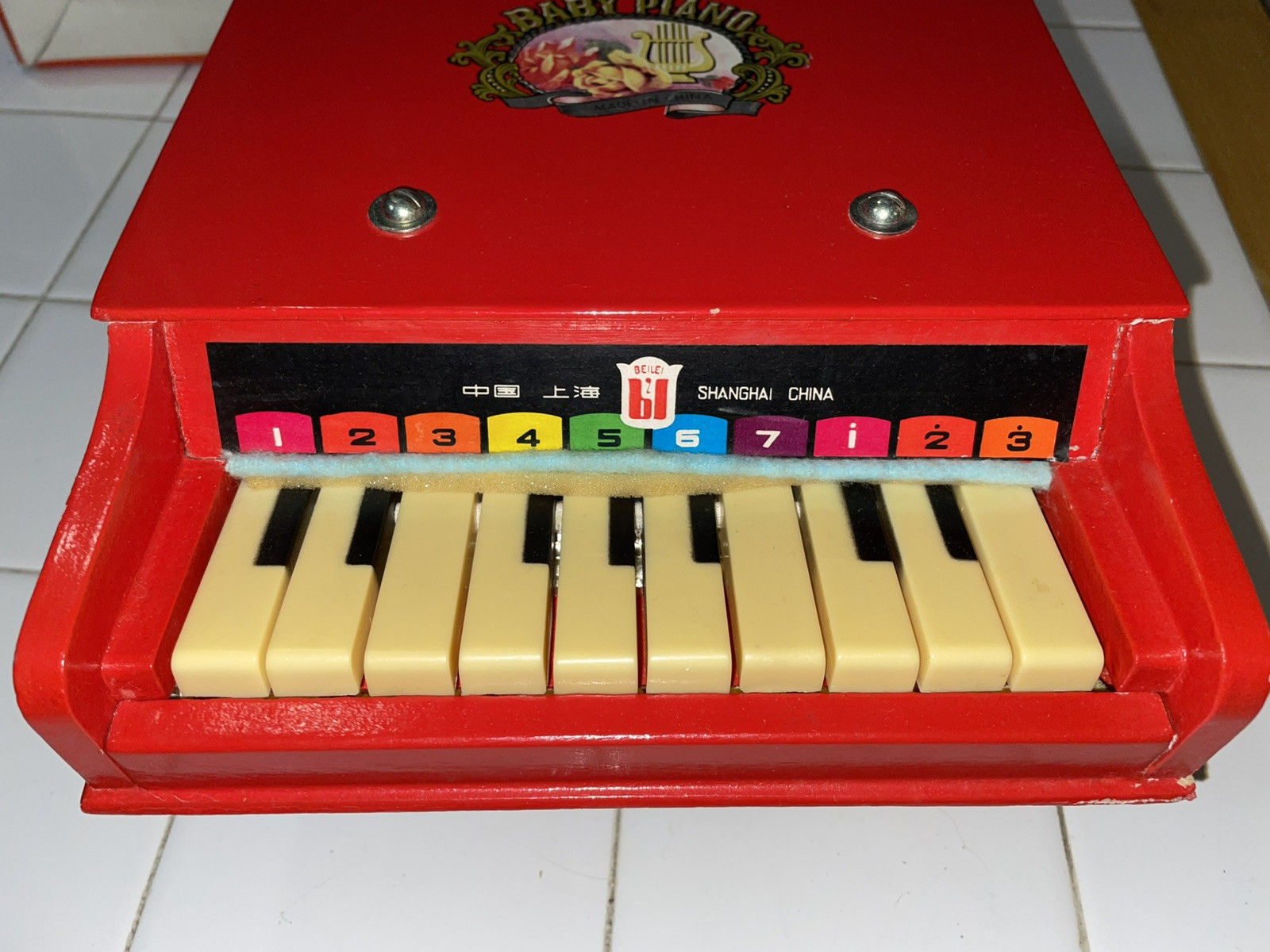 BEILEI Baby Grand Red Piano 12 Key Natural Wood 1950s Musical Instrument Toy