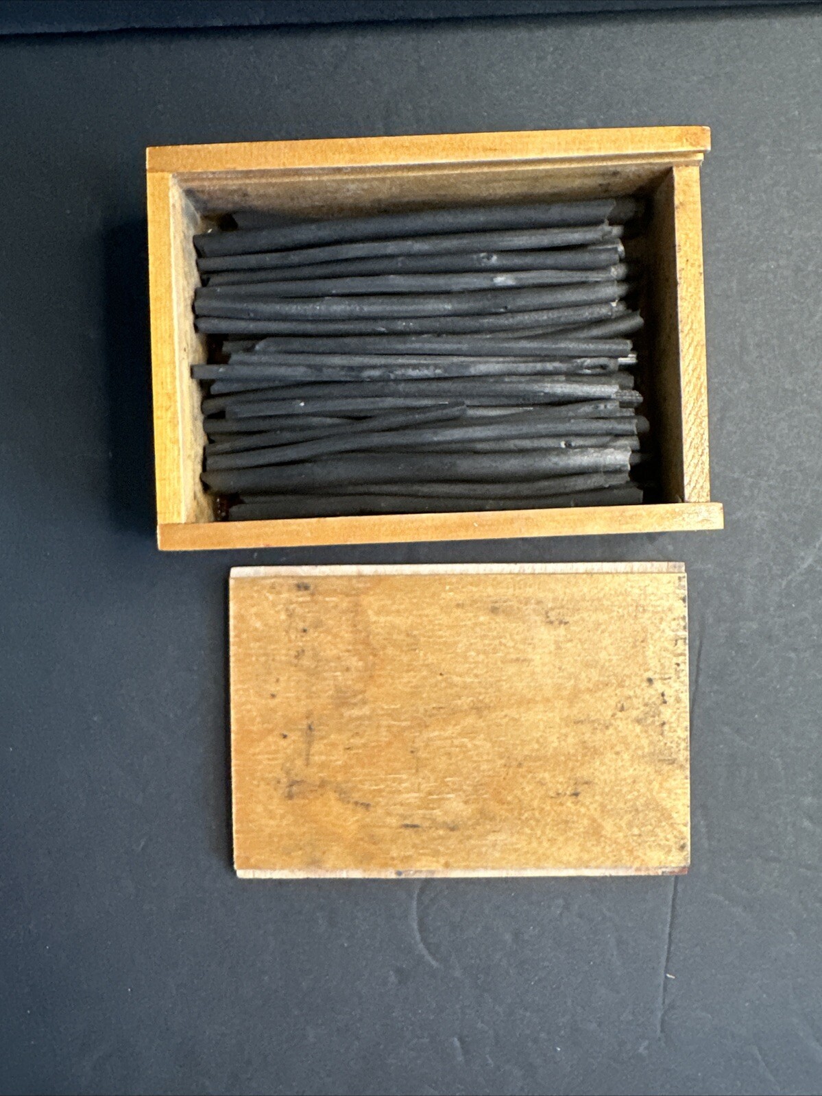 Yarka Willow 50 Medium Soft Thin Round Natural Charcoal Sticks Wood Box Vintage