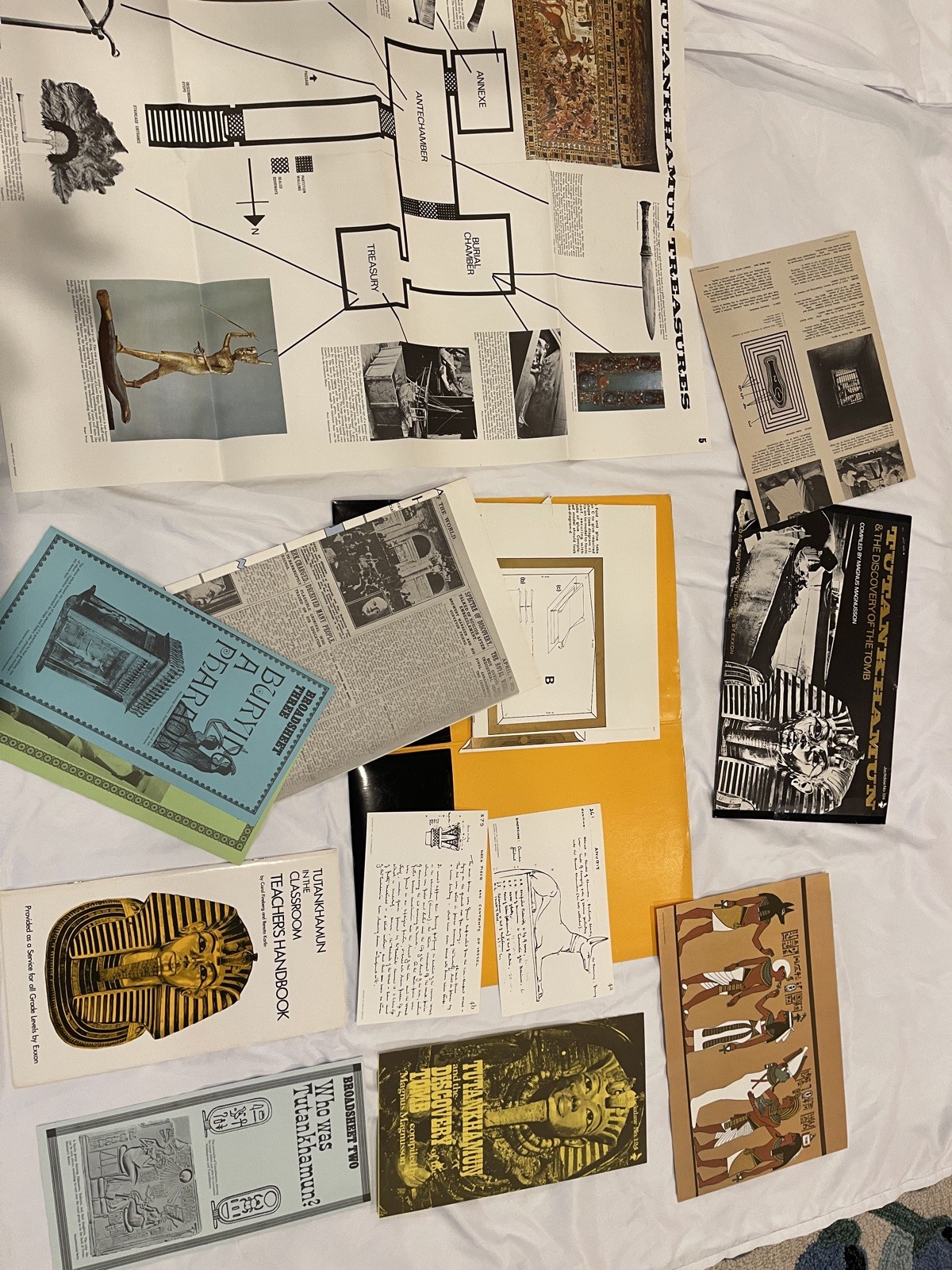 1977 Exxon King Tut Treasures of Tutankhamen Teachers Resource Guide Kit Folder