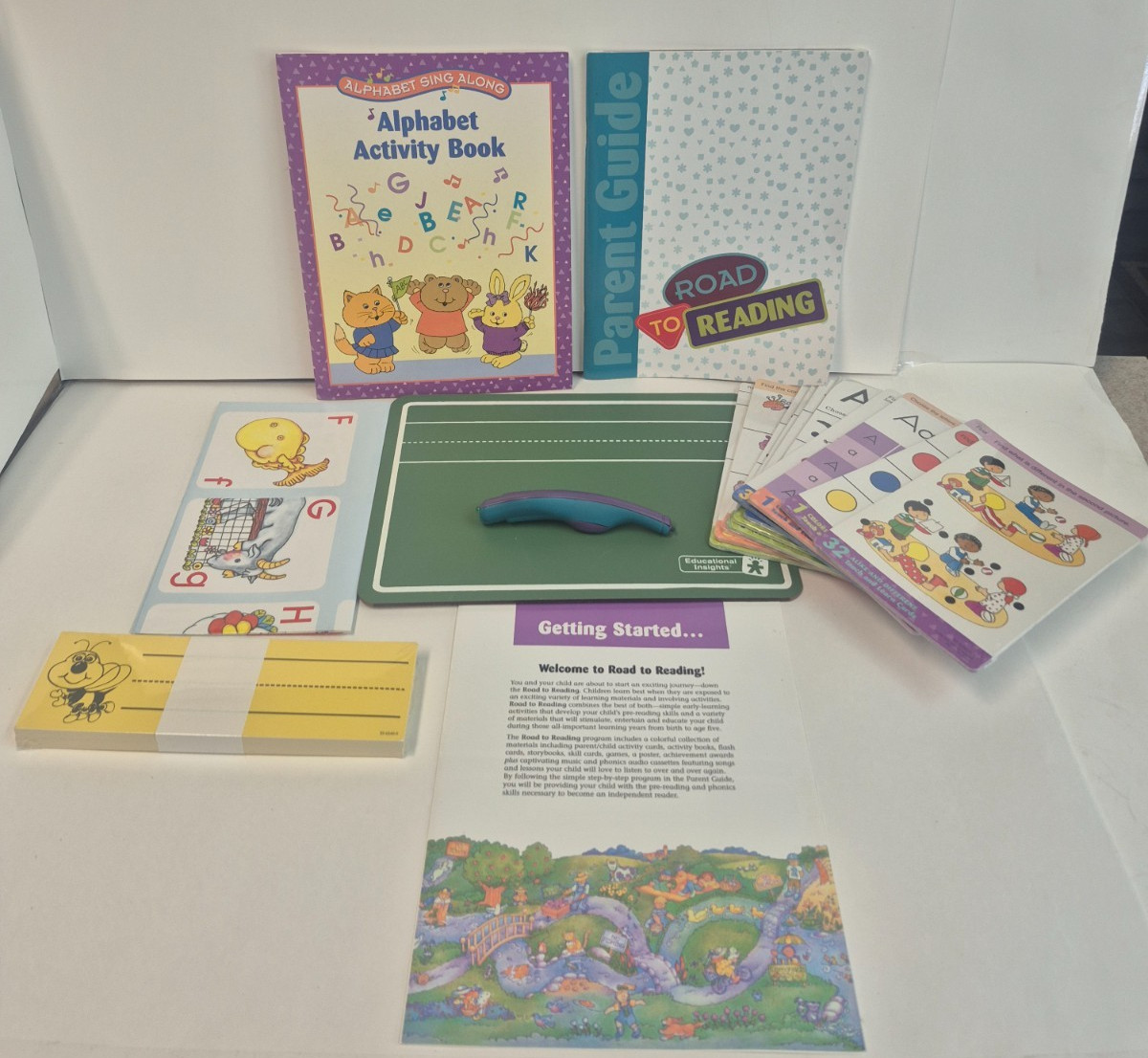 EDUCATIONAL INSIGHTS ROAD TO READING ACTIVITY SET W/ 10 SETS OF LEARN CARDS