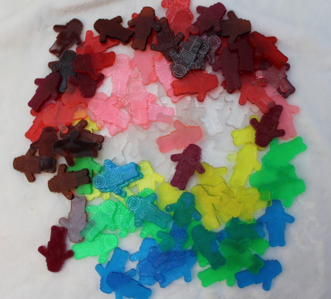 493 Flying Astronauts Chips Counting Sorting Counters School Visual Aide Parts
