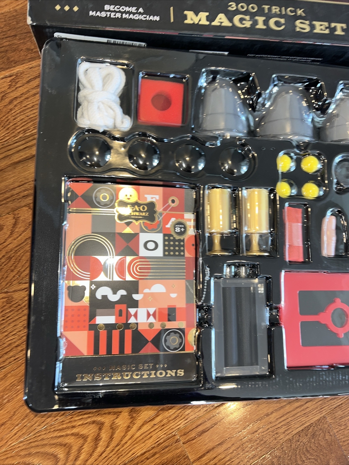 ***NEW OPENED BOX*** FAO Schwarz Ultimate Magic 28 pcs Set with 300 Tricks 🔥