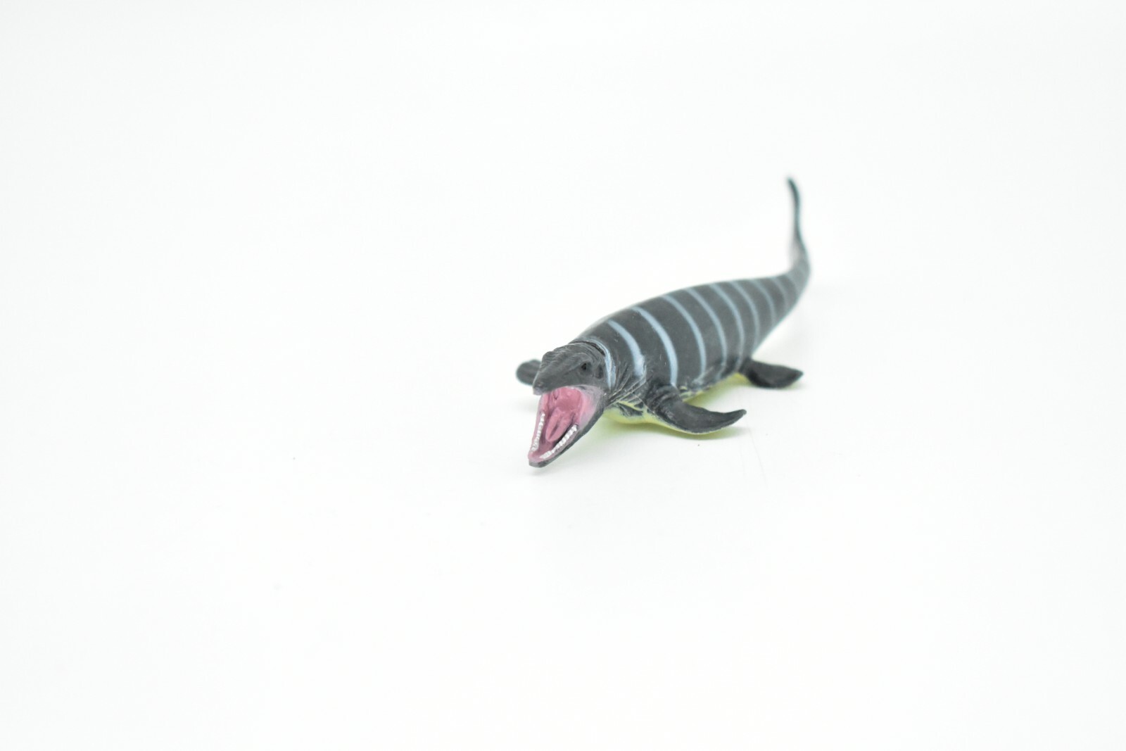 Mosasaurus Dinosaur, Very Nice Rubber Replica 4″ F8112-B117