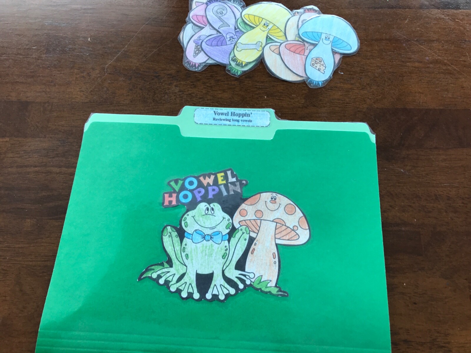 Vowel Hopping! Long vowel sounds Grade K language Art file folder game teacher