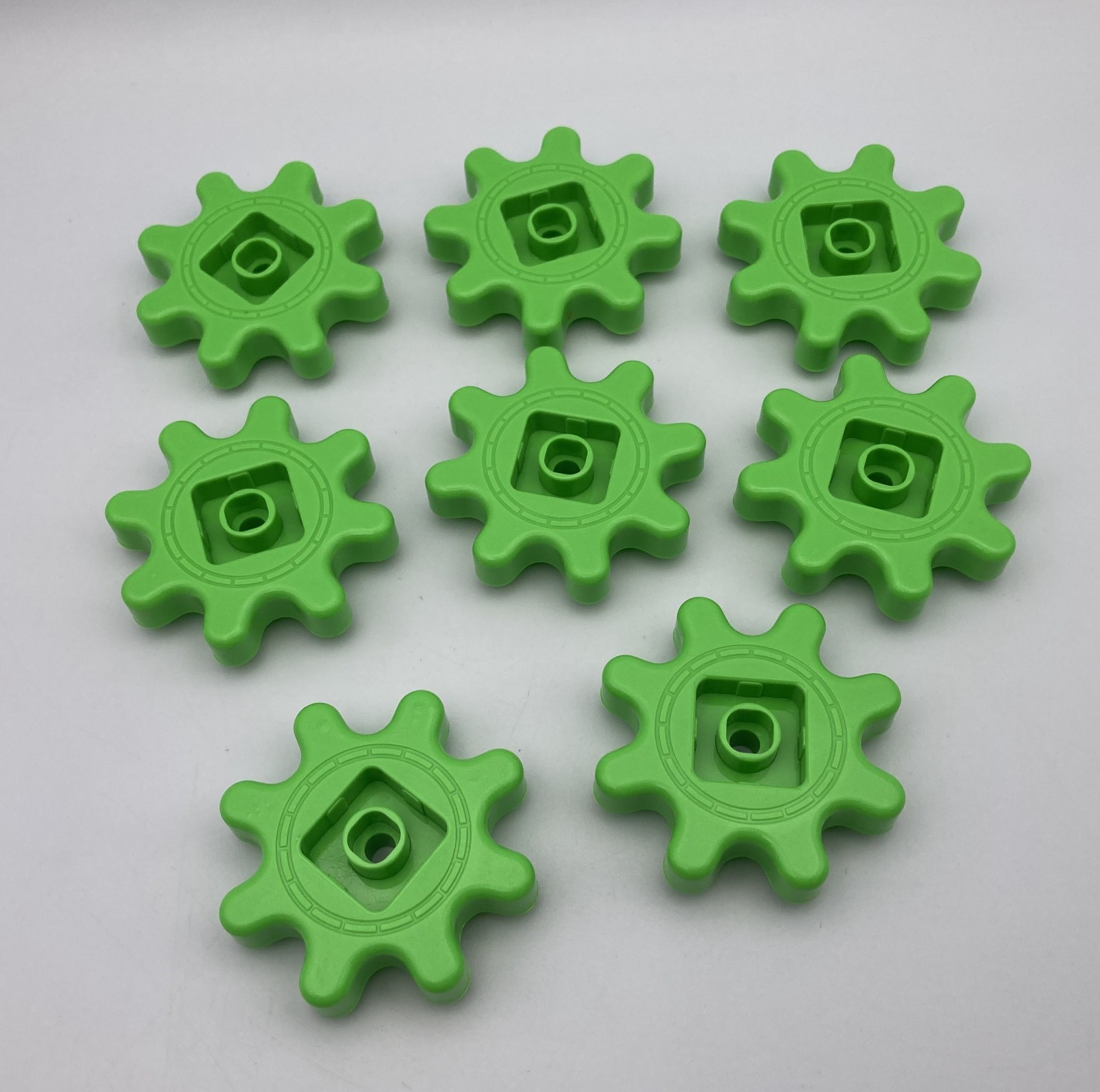 Learning Resources Gears! Gears! Gears! Replacement Pieces GREEN GEARS Lot of 8
