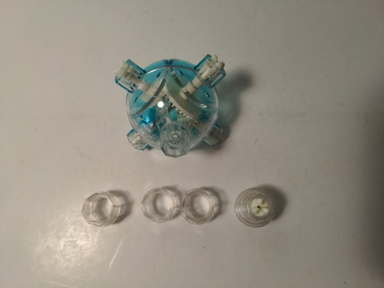 Capsela Parts – Crown Screw Capsule with 3 Connectors & 1 Drive Connect