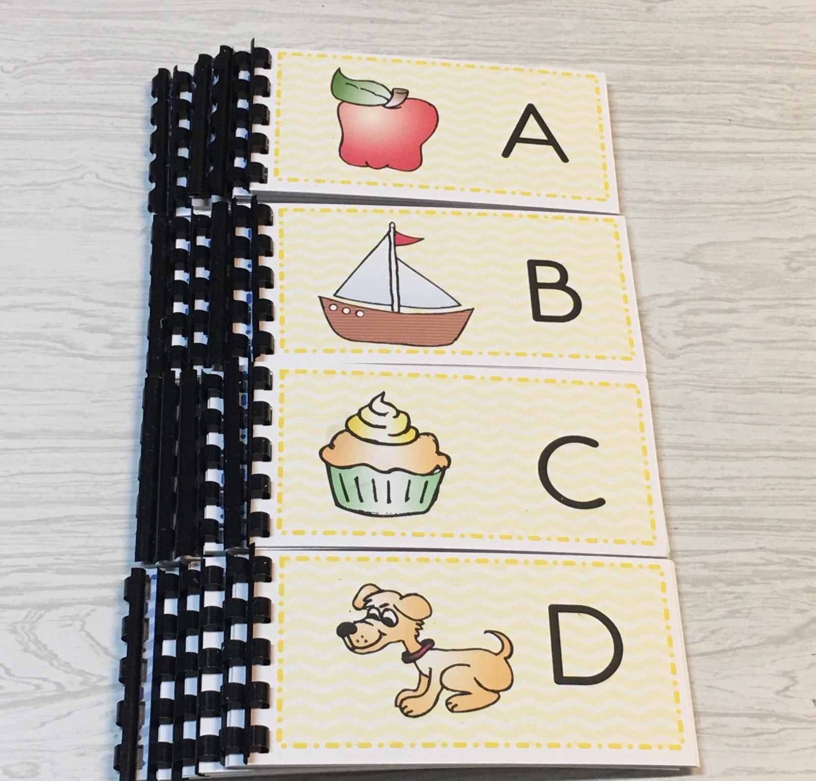 Montessori materials – Pre-Reading Series – 26 Pre-reading Alphabet Booklets