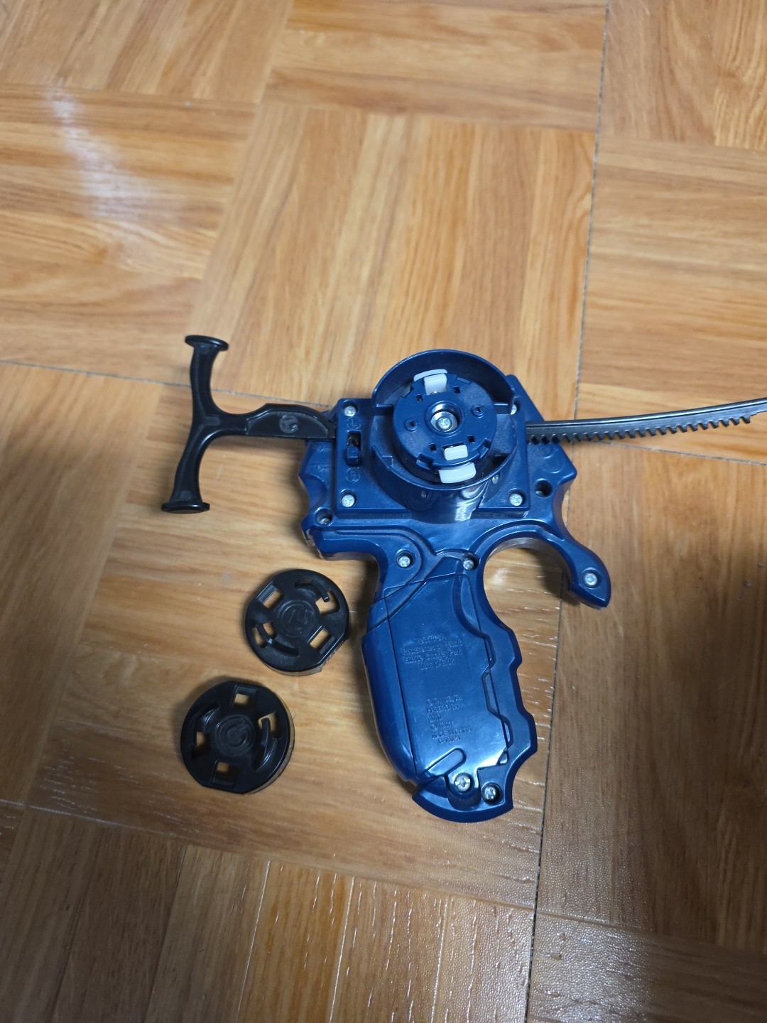2010 Hasbro Beyblade Launcher Metal Masters – Beyblader Gear Rip Complete