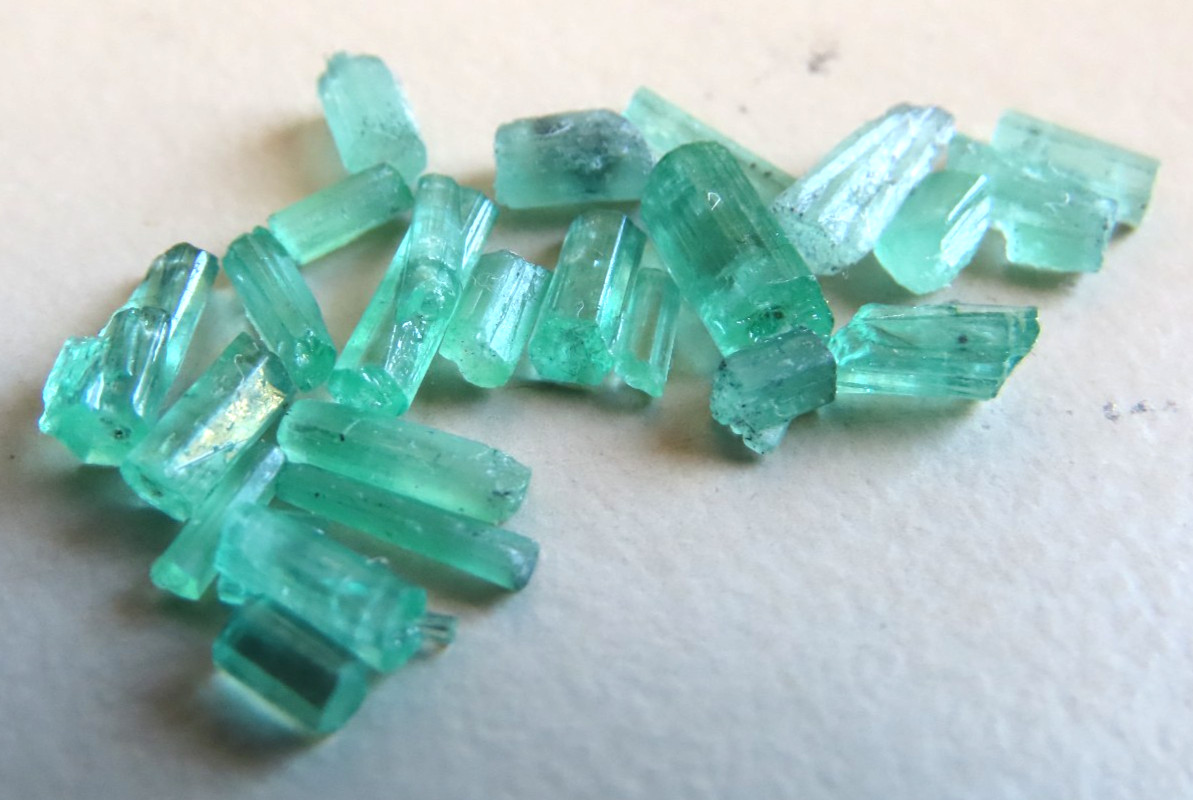 Colombian Natural Emeralds 5 QTS, Loose Tubulars (Canutillas)