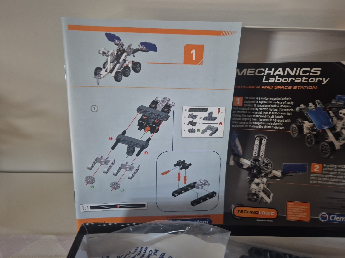 clementoni Mechanics Laboratory Explorer And Space Station Techno Logic